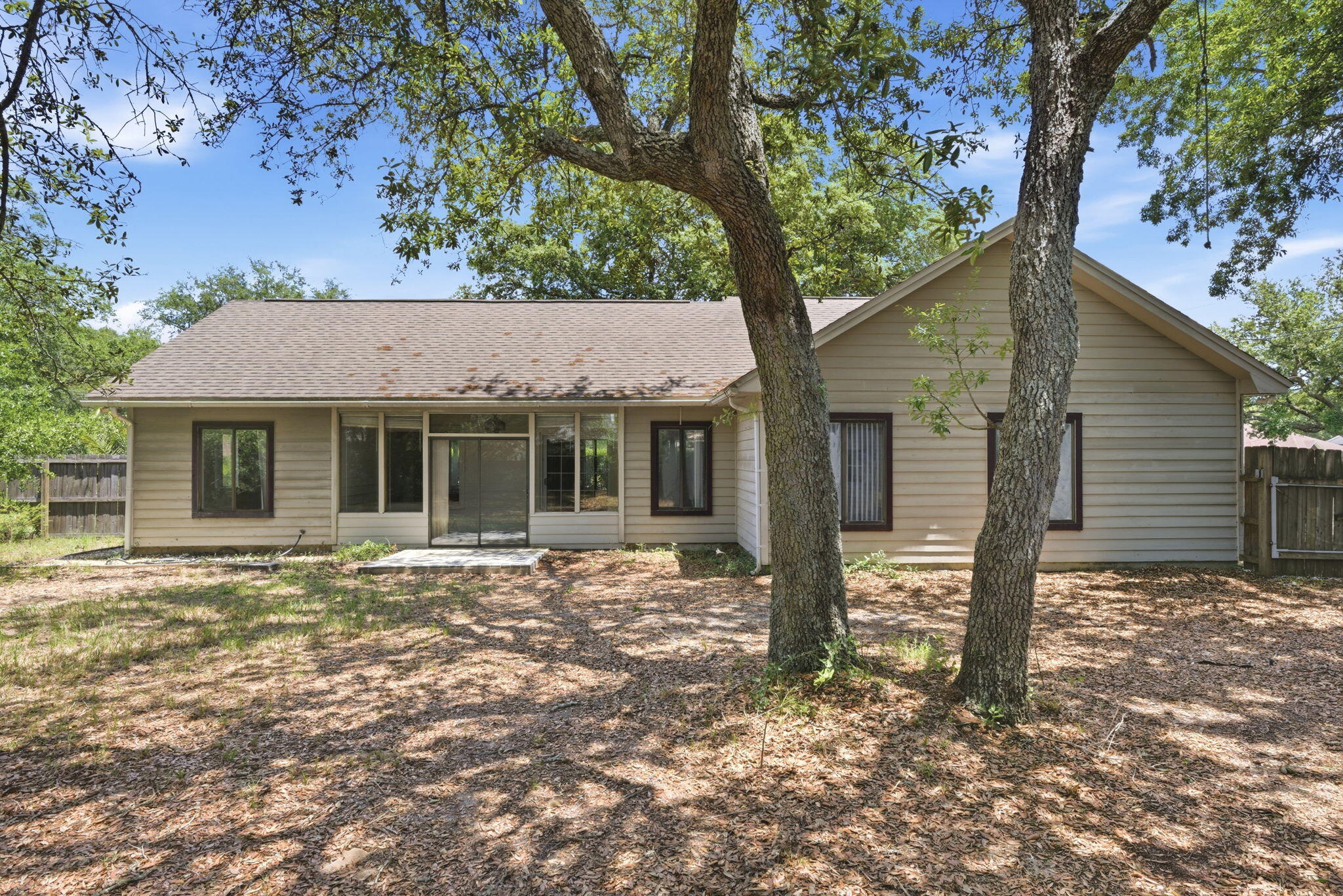 HOLLEY BY THE SEA - Residential
