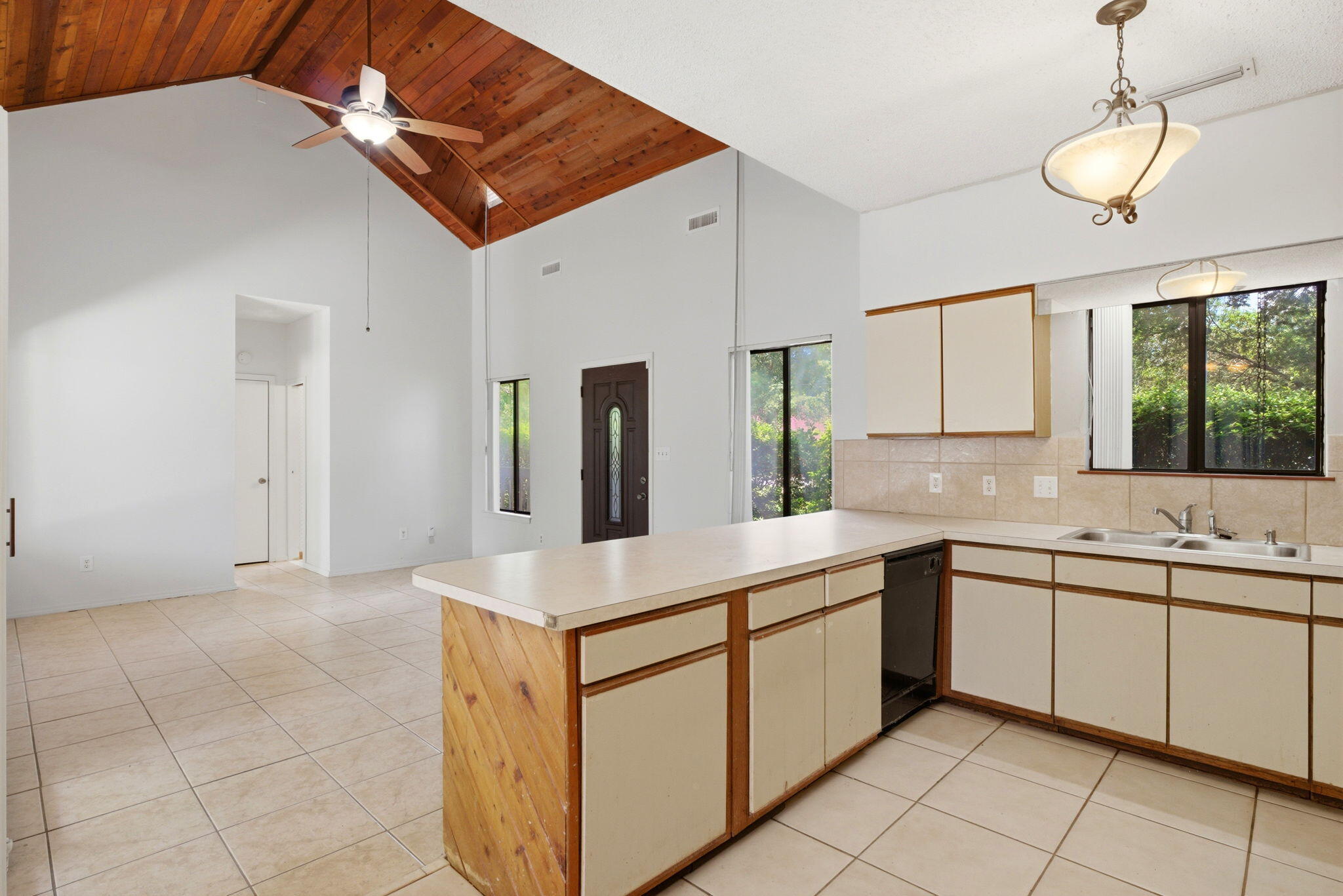 HOLLEY BY THE SEA - Residential