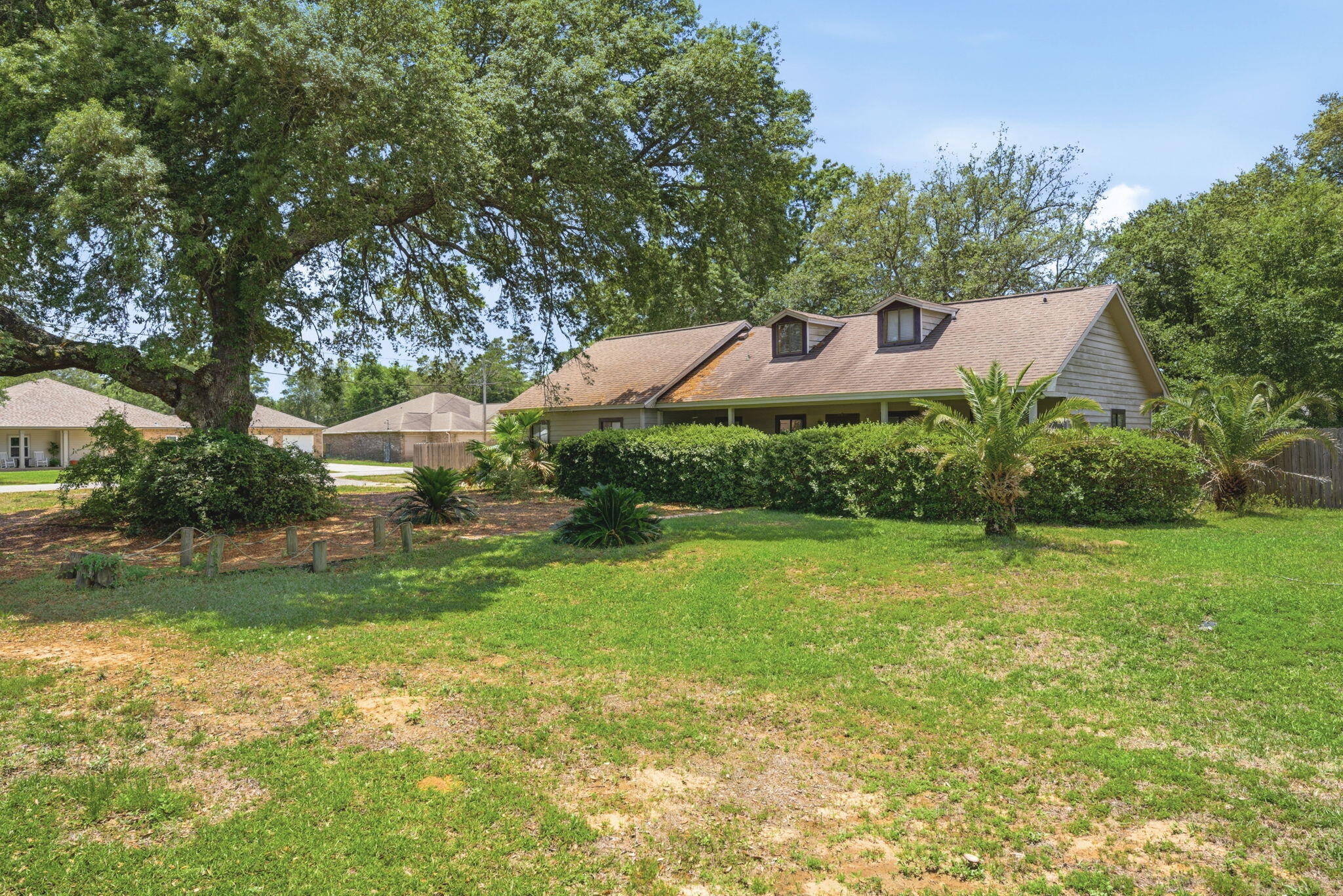 HOLLEY BY THE SEA - Residential