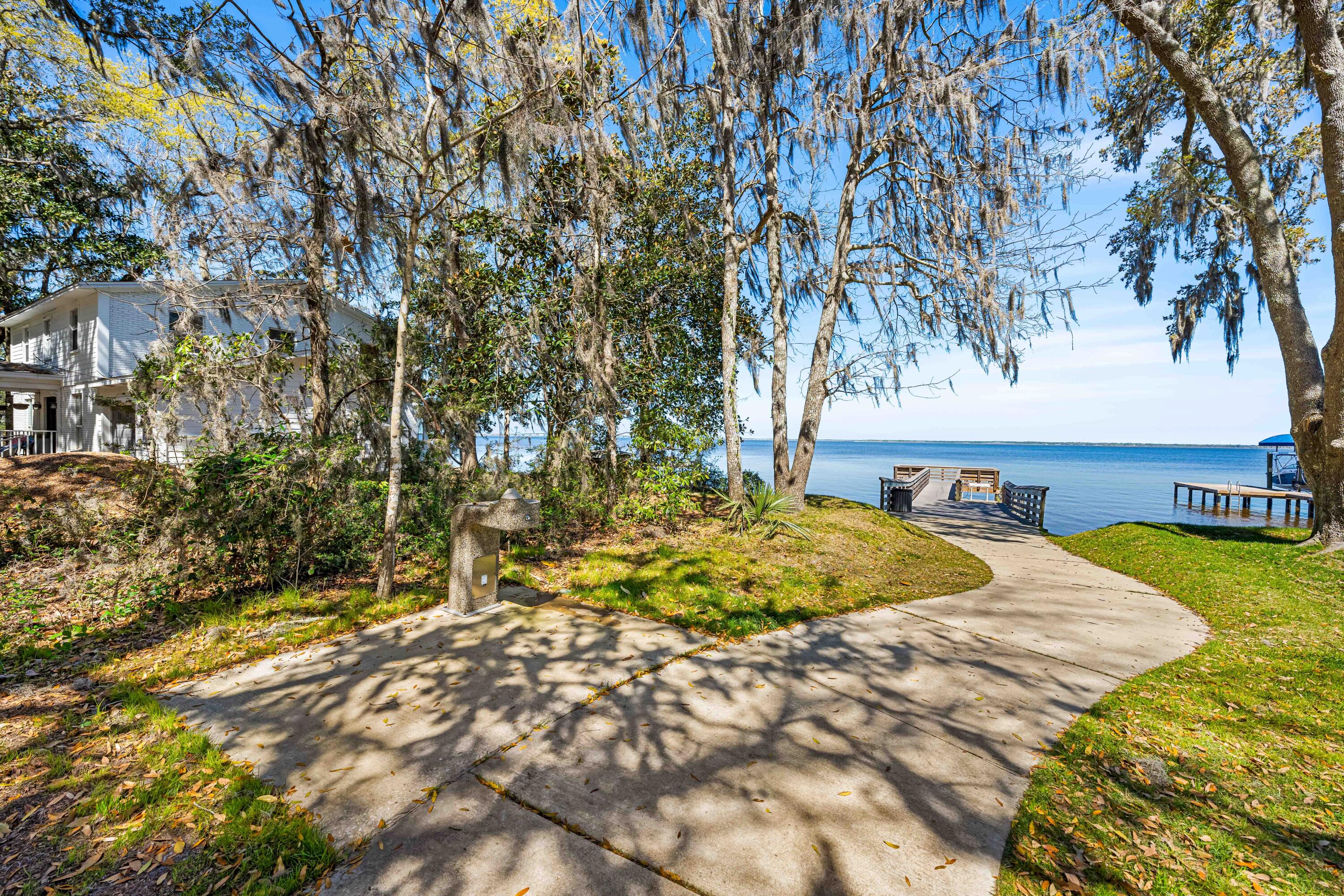 GRAYTON BAYOU - Residential