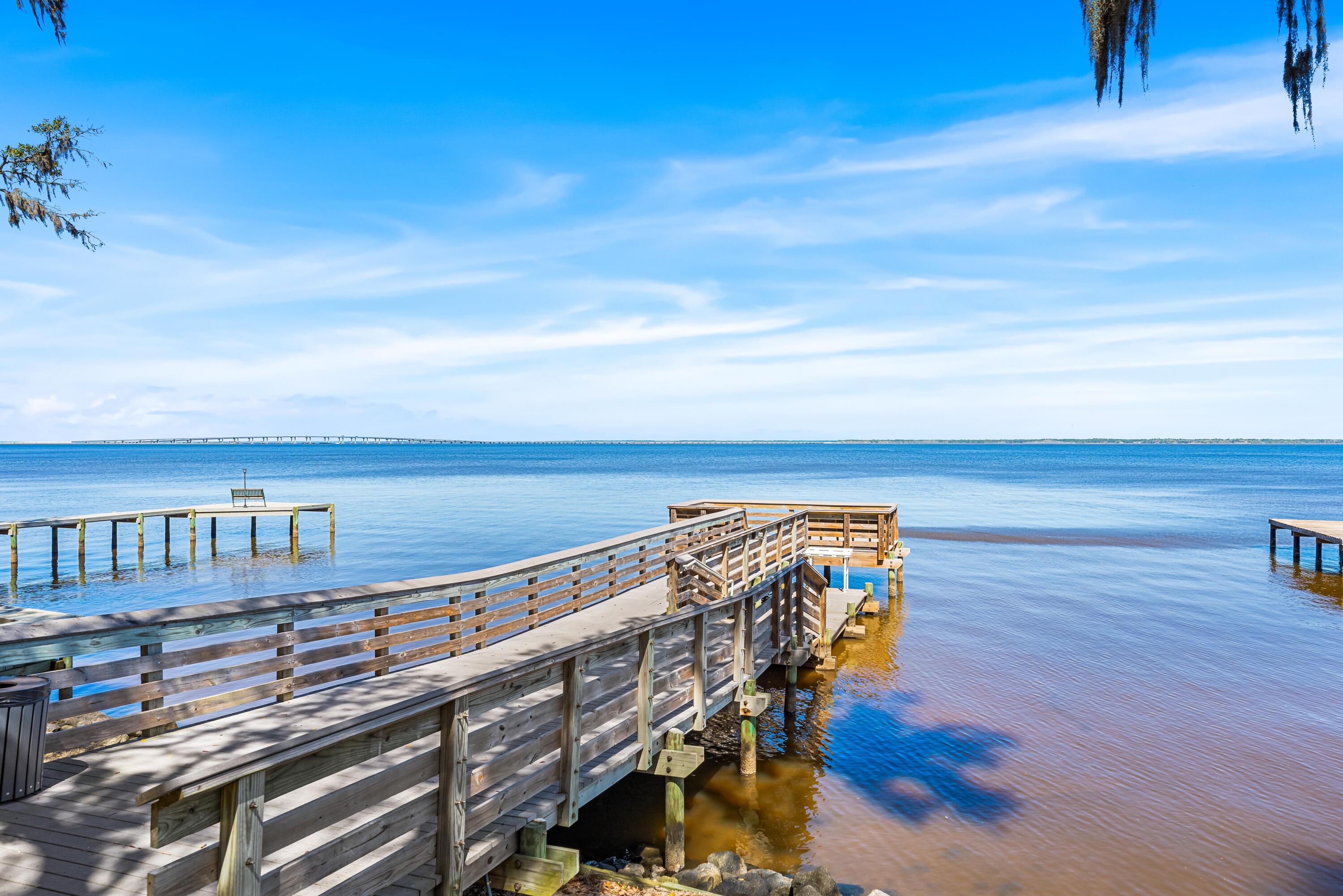 GRAYTON BAYOU - Residential