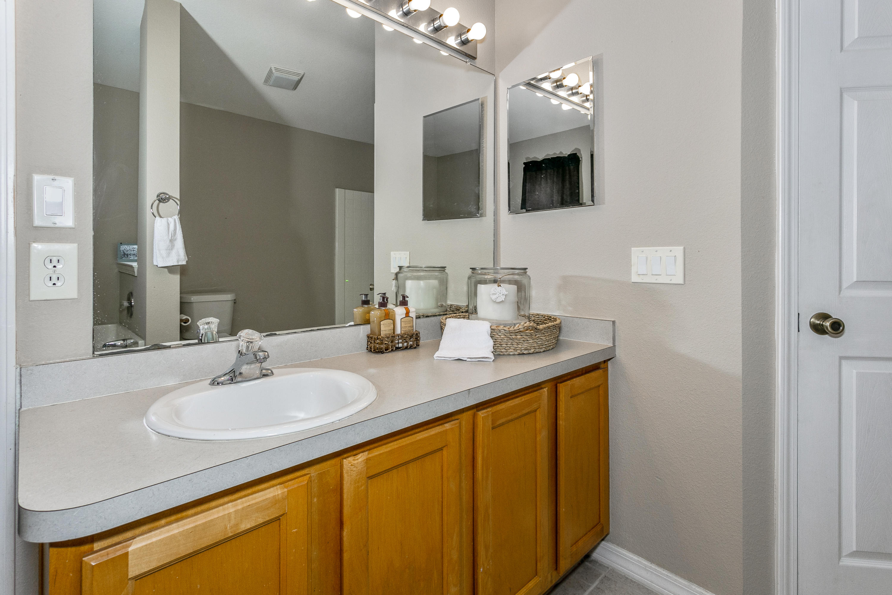 HOLSBERRY ESTATES - Residential