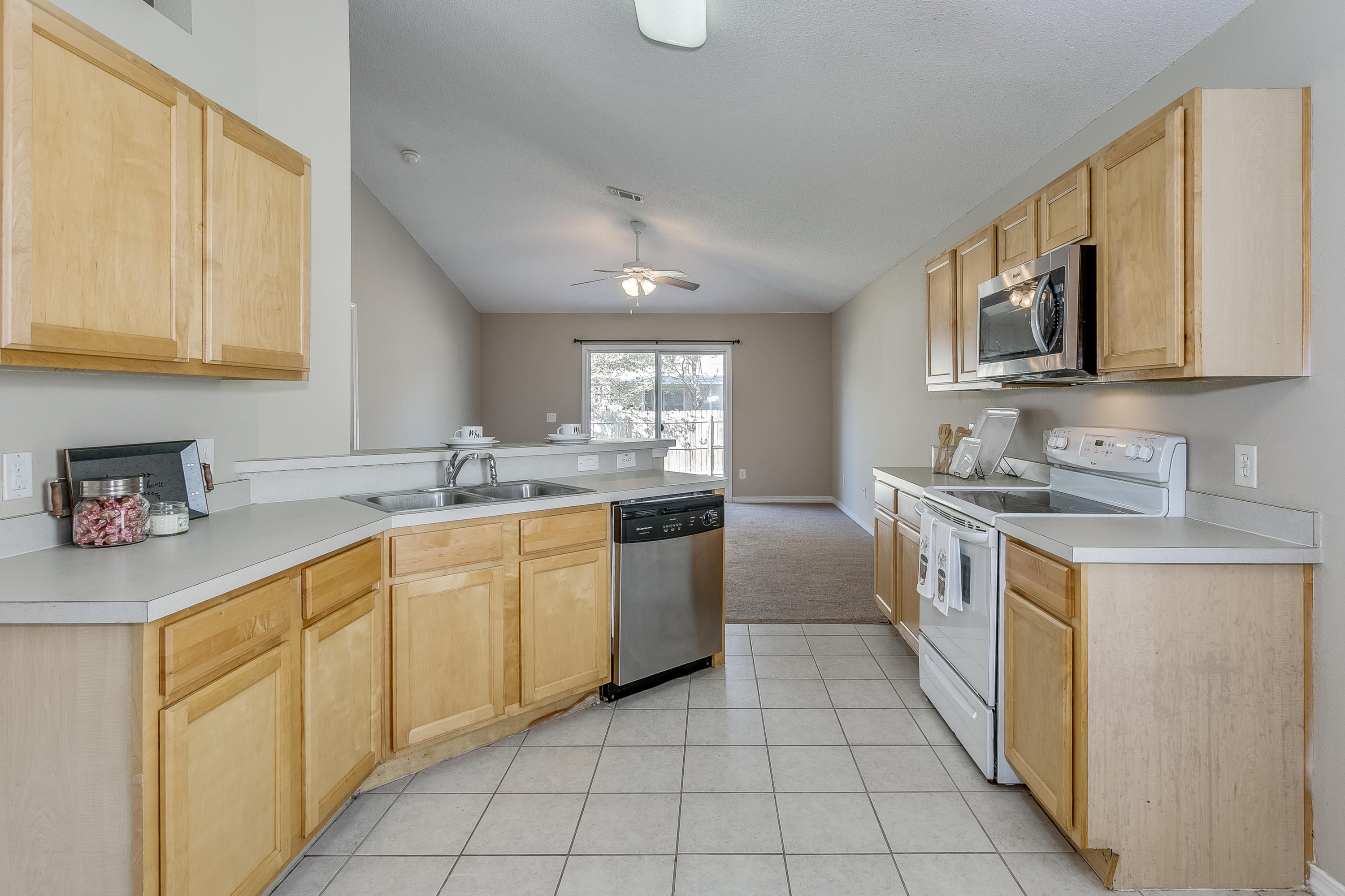 HOLSBERRY ESTATES - Residential