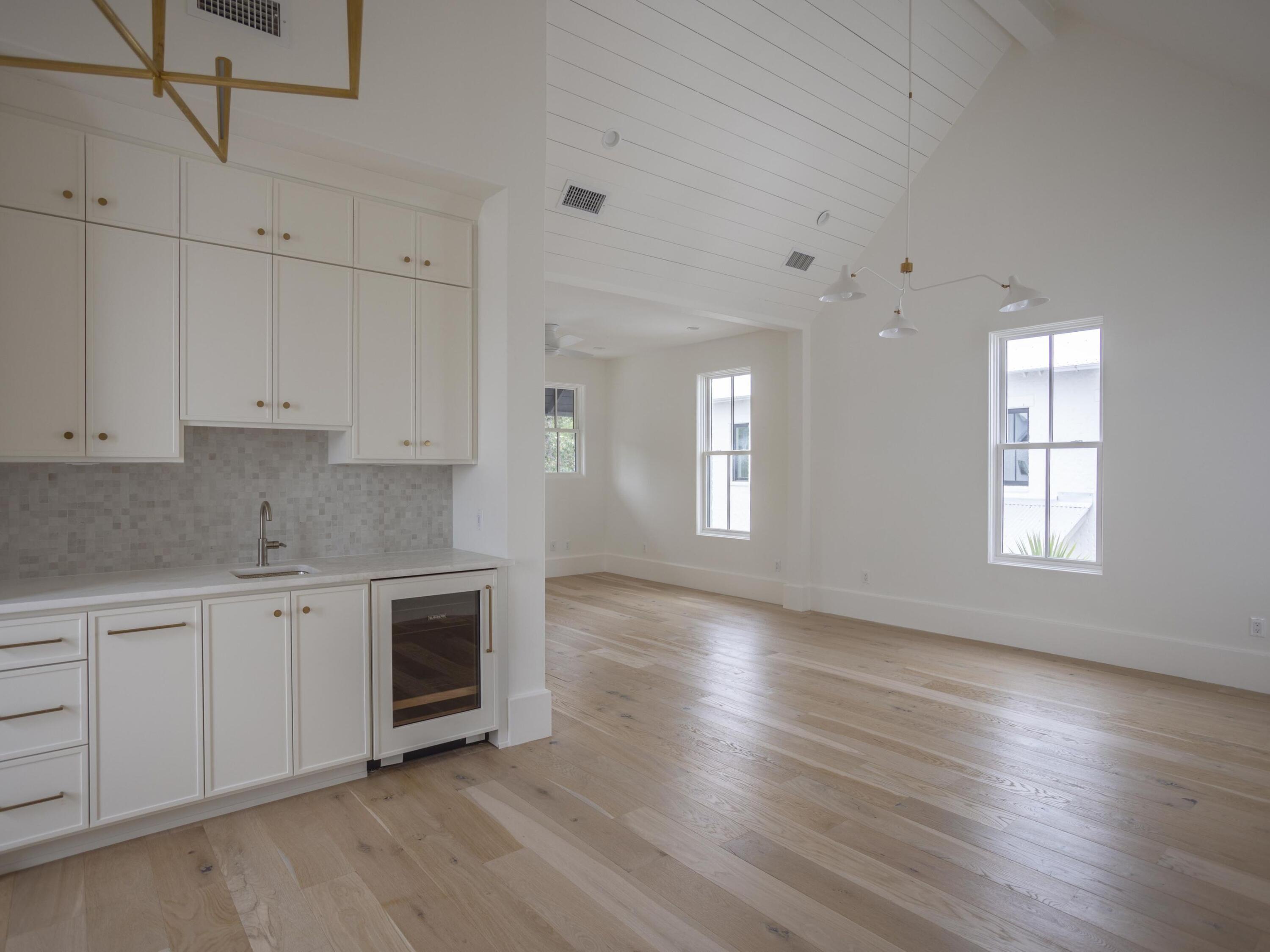 CHURCHILL OAKS - Residential