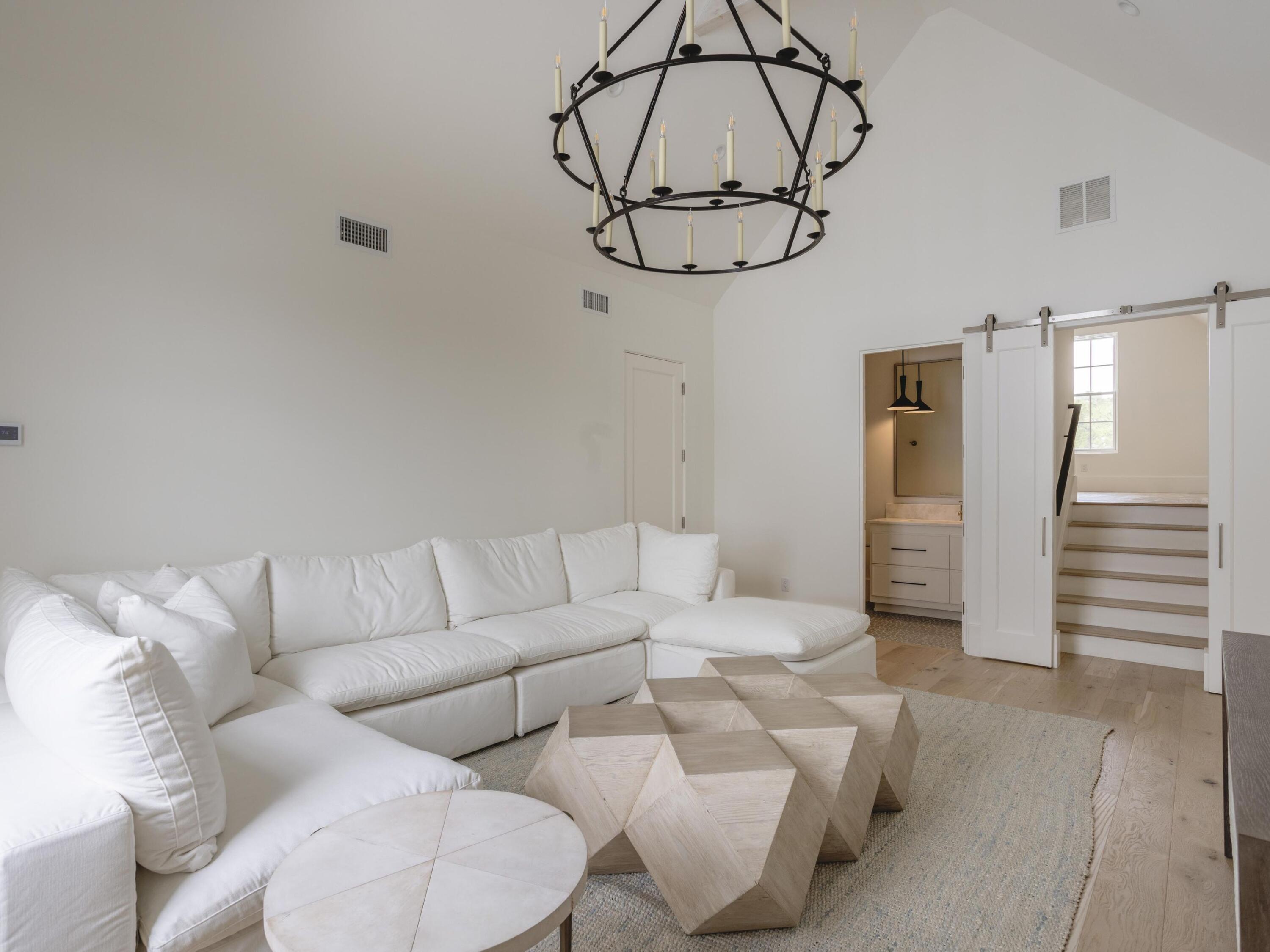 CHURCHILL OAKS - Residential