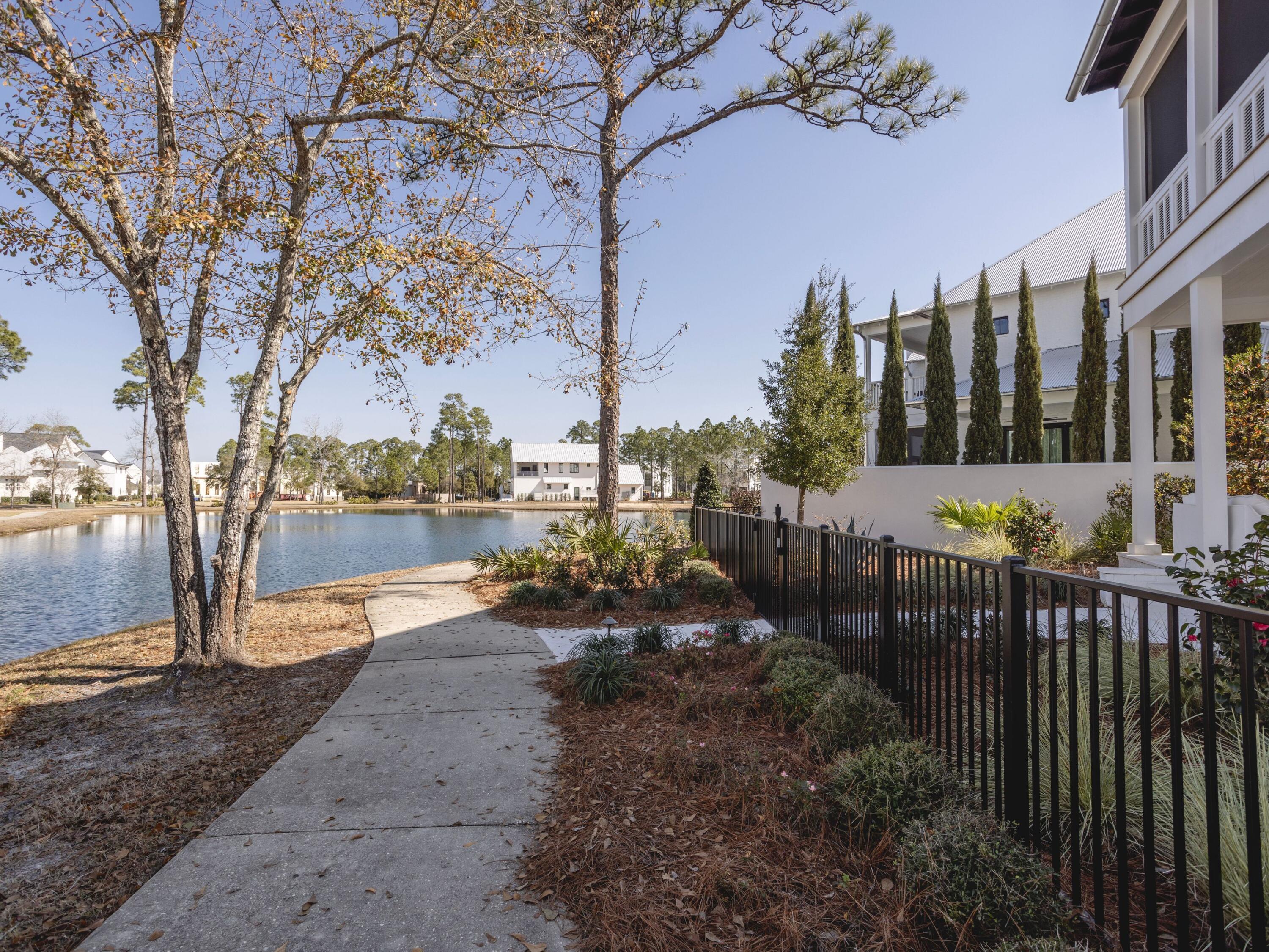 CHURCHILL OAKS - Residential