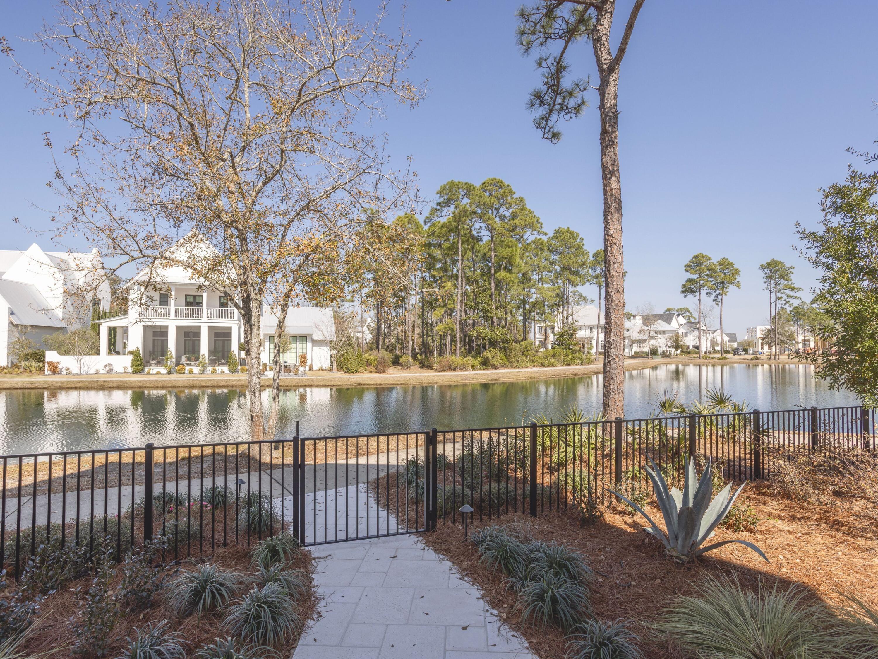 CHURCHILL OAKS - Residential