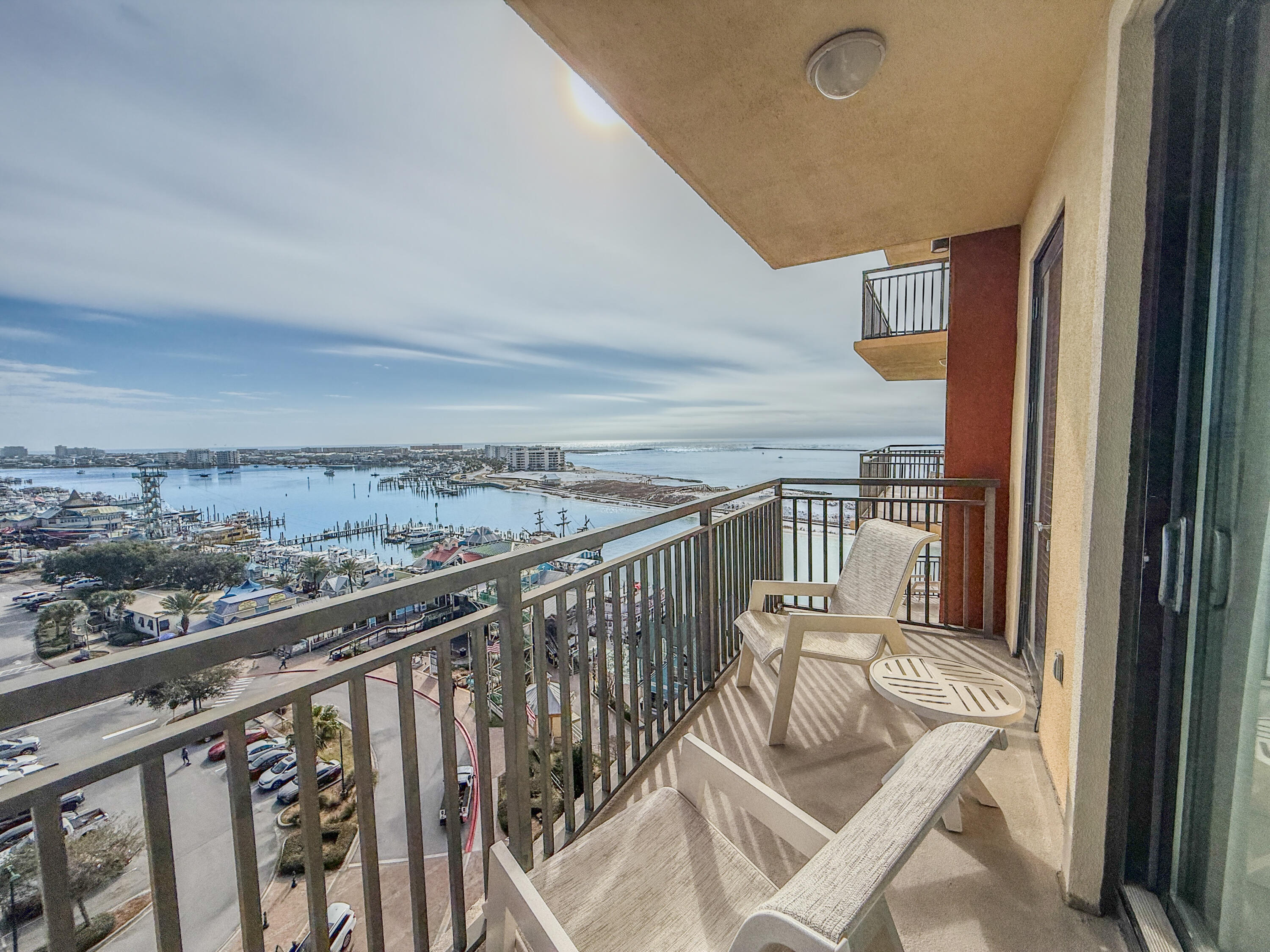 EMERALD GRANDE - Residential