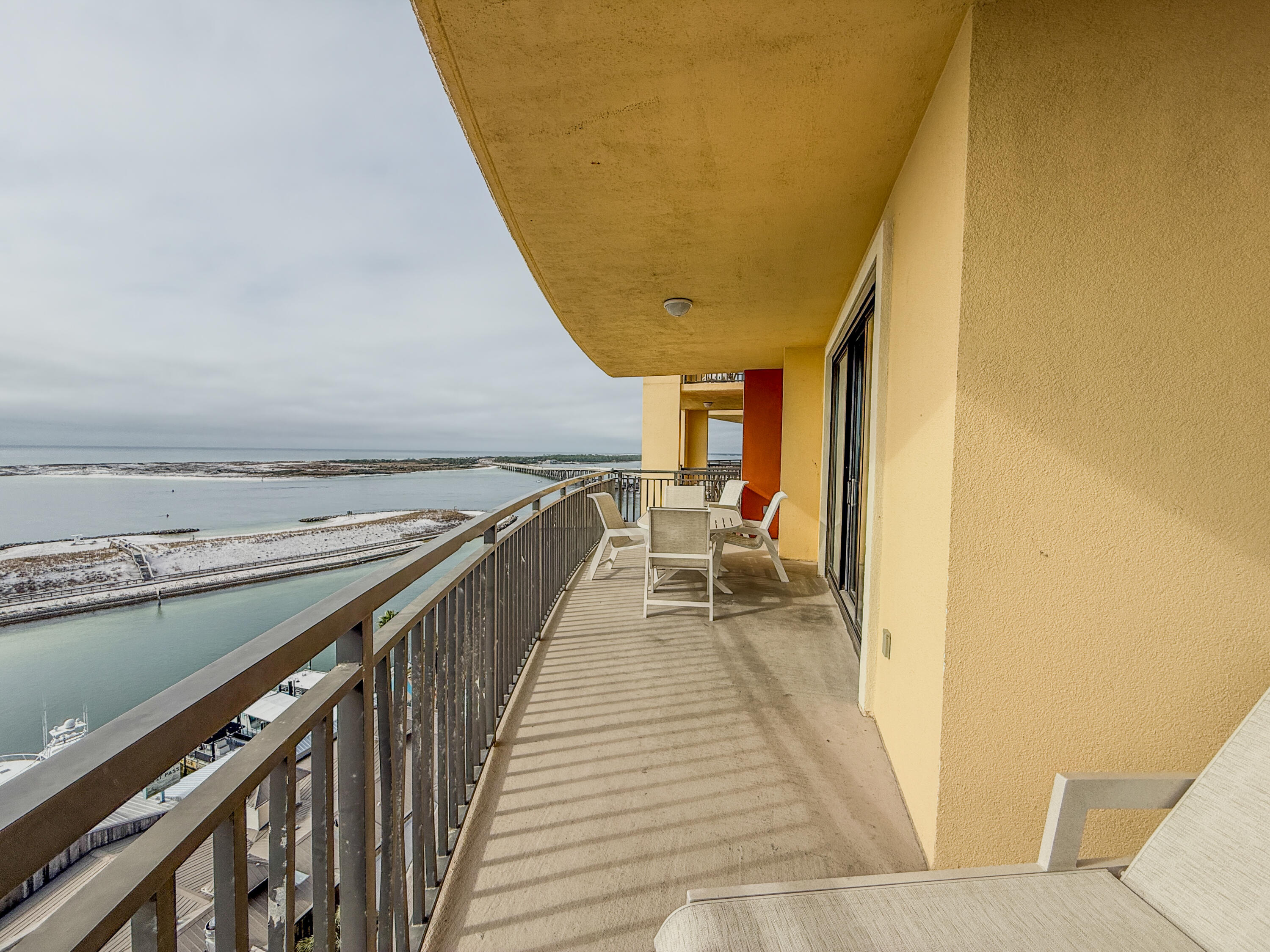 EMERALD GRANDE - Residential