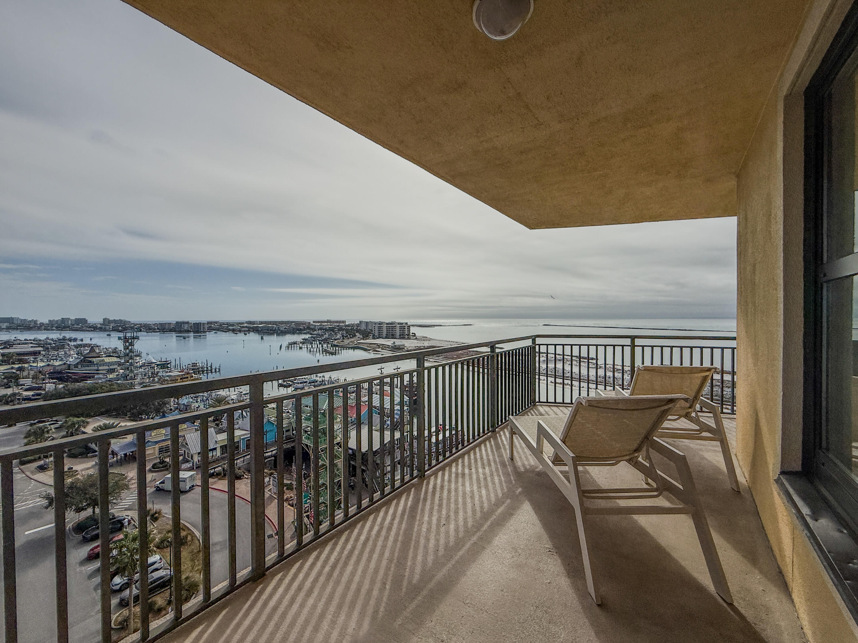 EMERALD GRANDE - Residential