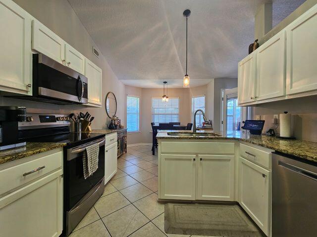 CREETWOODS - Residential Lease