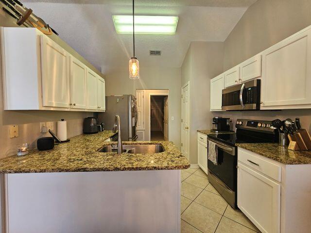 CREETWOODS - Residential Lease