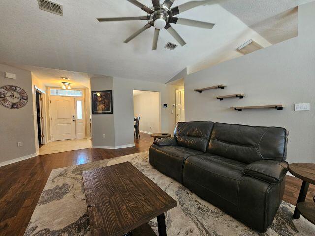 CREETWOODS - Residential Lease