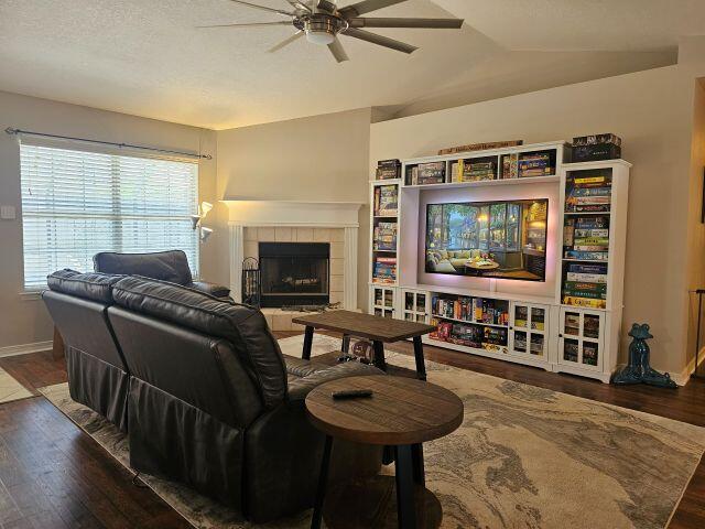 CREETWOODS - Residential Lease