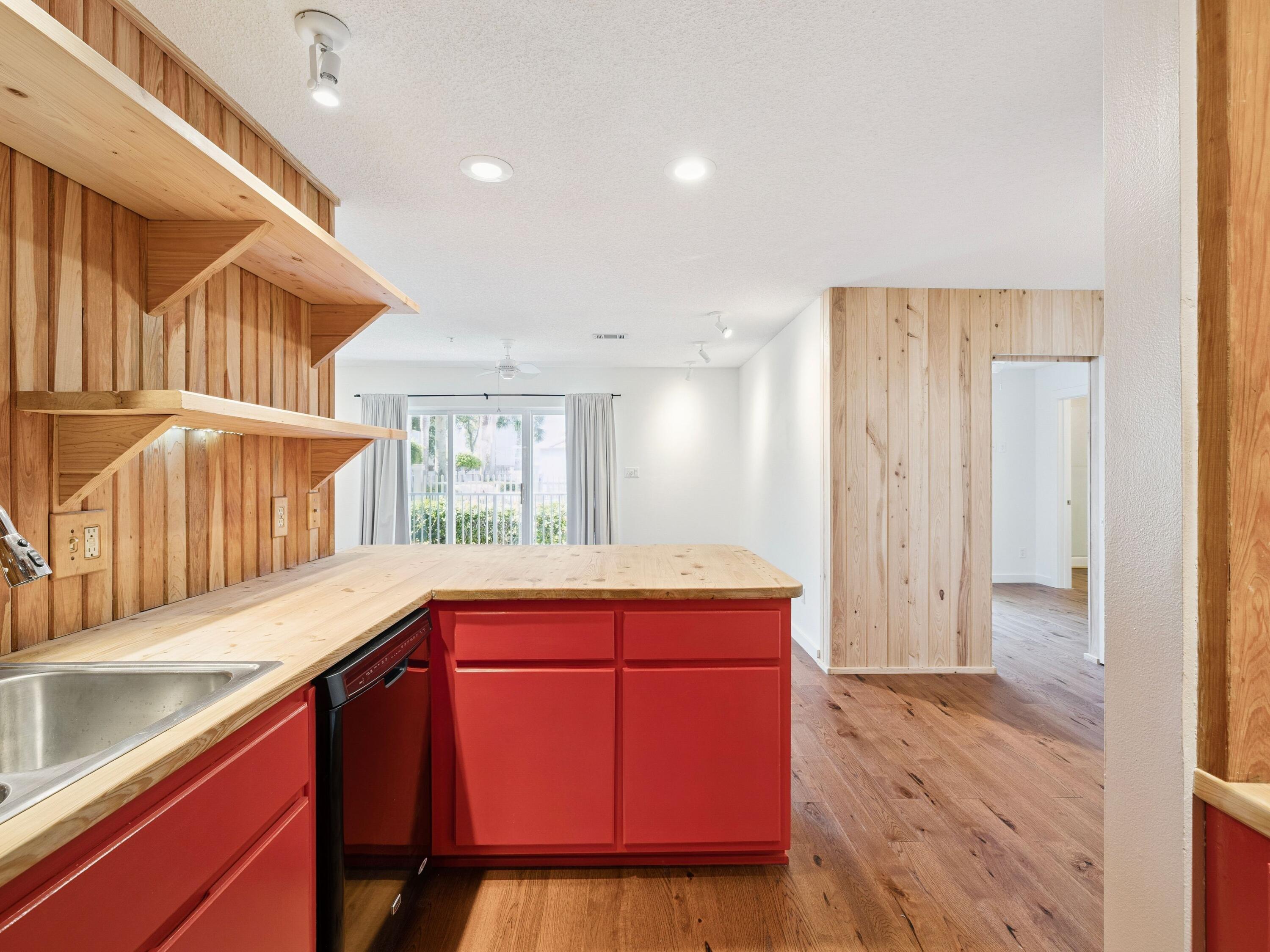 ROLLIN TIDE VILLAS - Residential