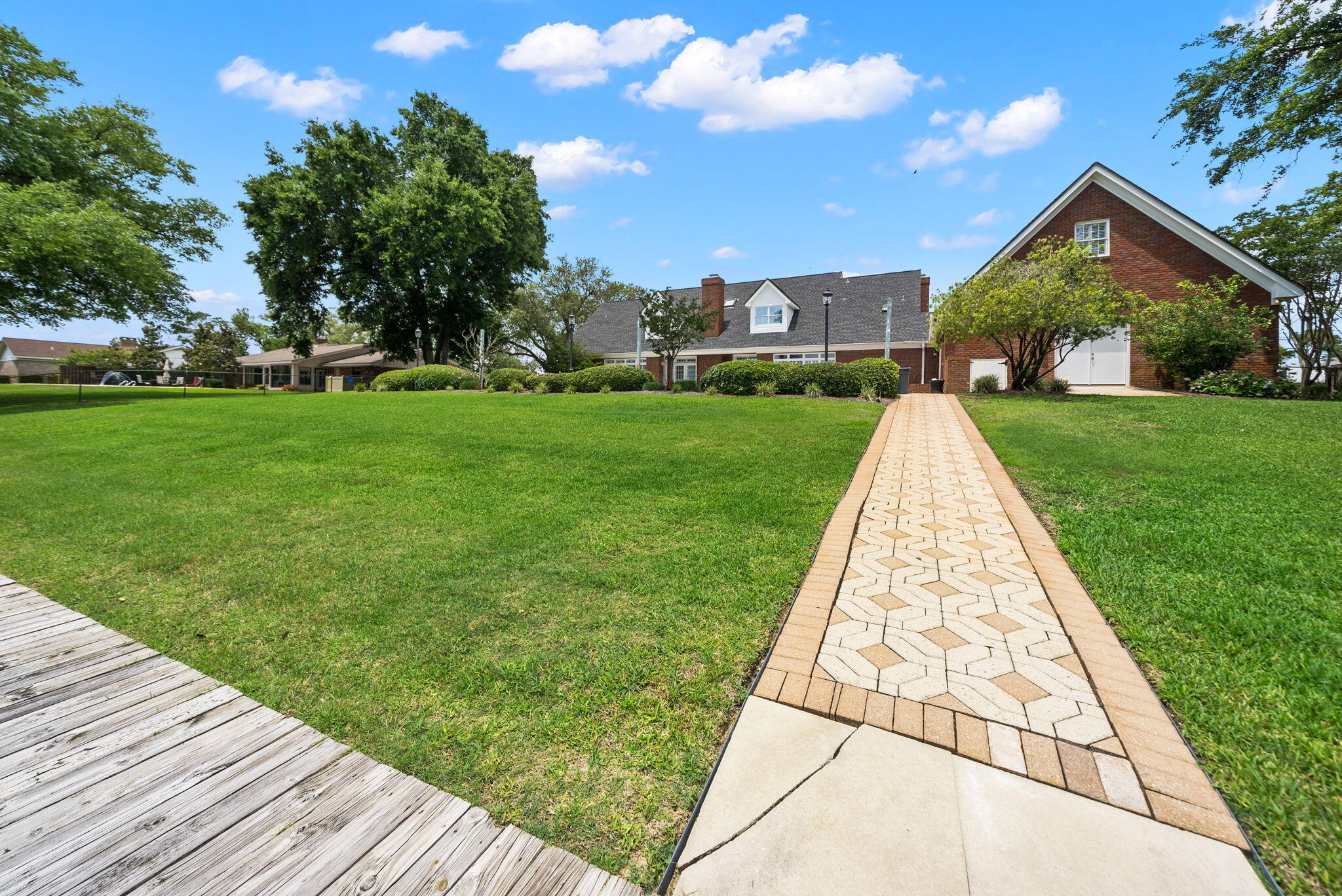 KINGS POINT - Residential