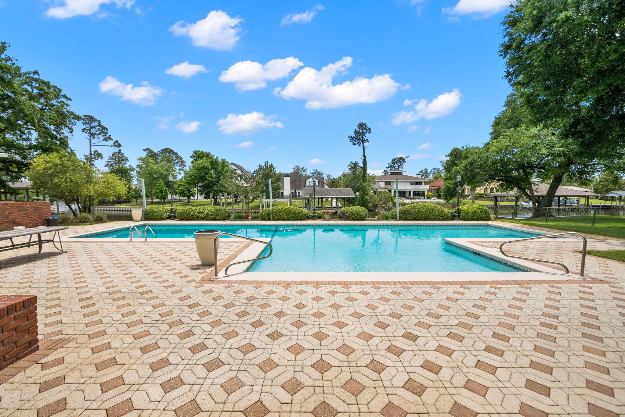 KINGS POINT - Residential