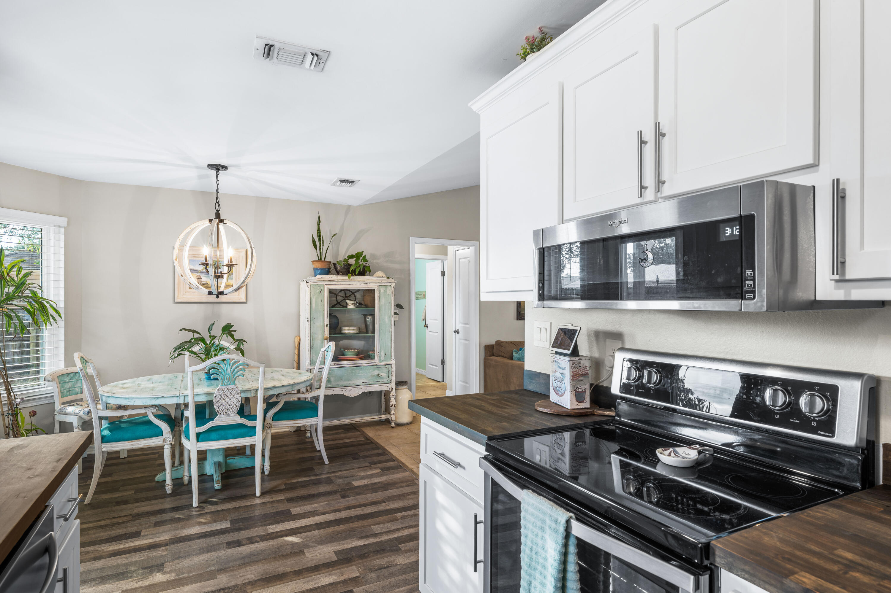 COUNTRY BREEZE ESTATES - Residential