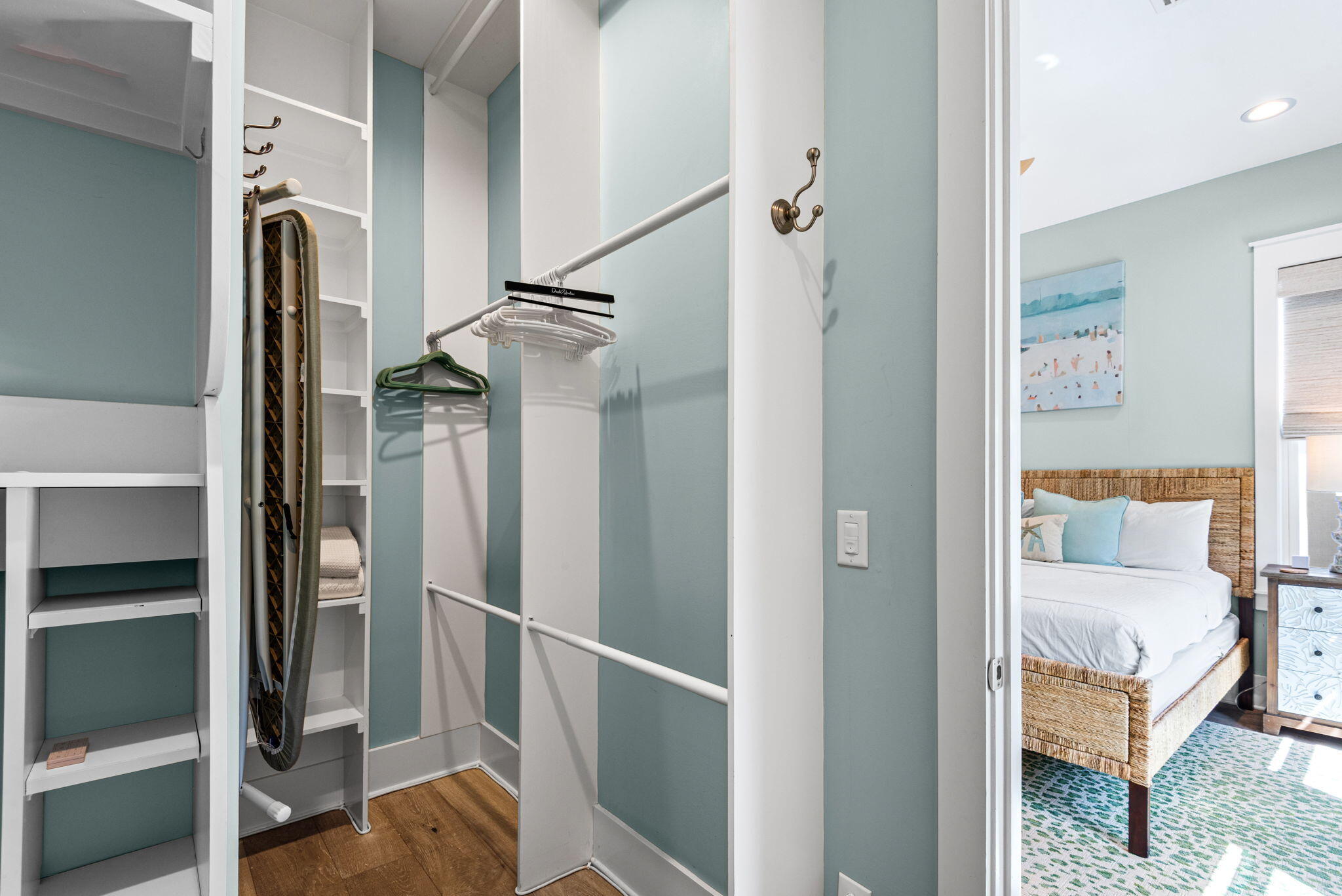 COTTAGES AT EASTERN LAKE - Residential