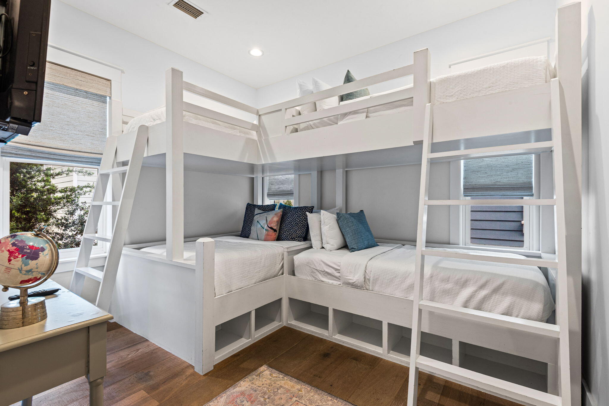 COTTAGES AT EASTERN LAKE - Residential