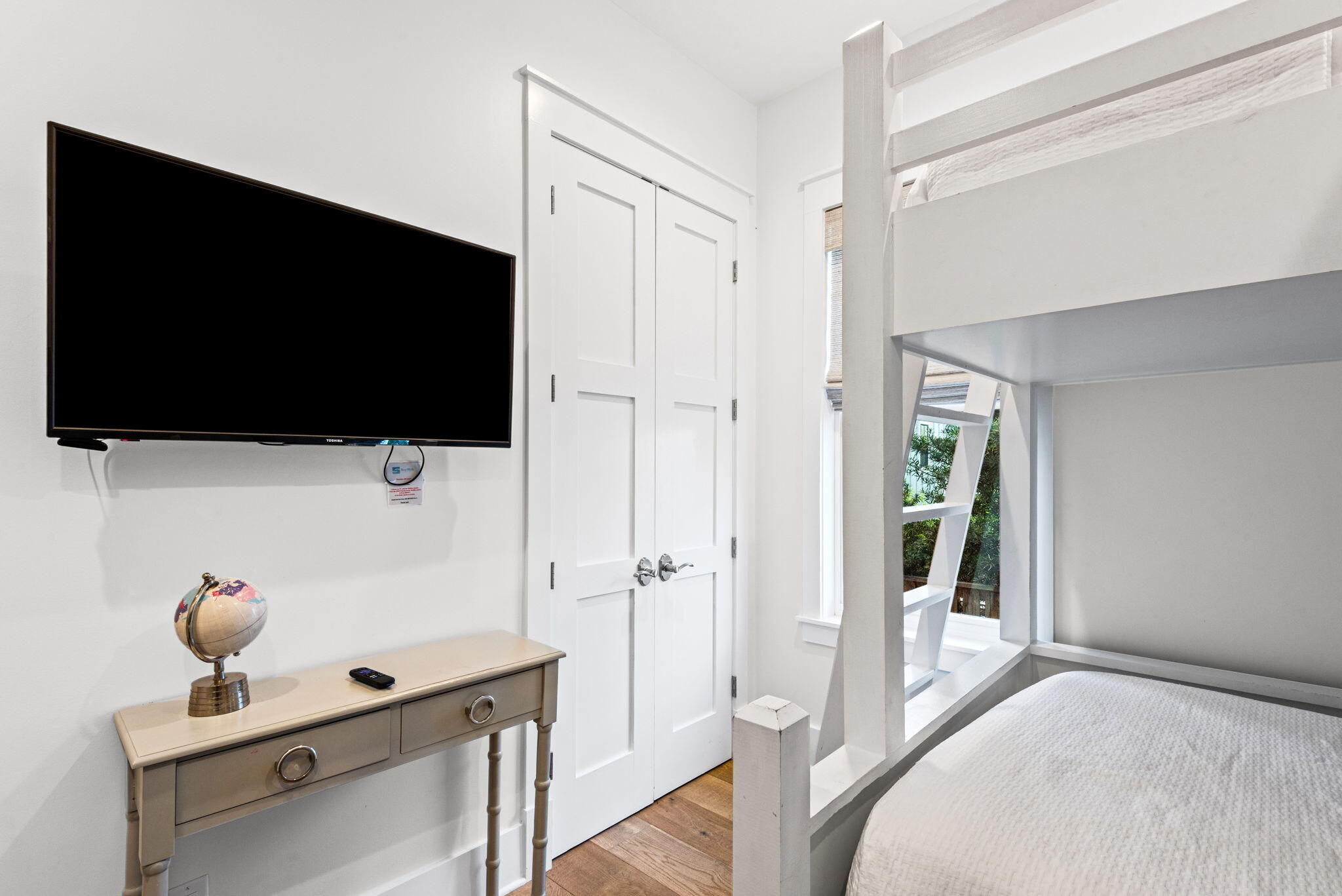 COTTAGES AT EASTERN LAKE - Residential