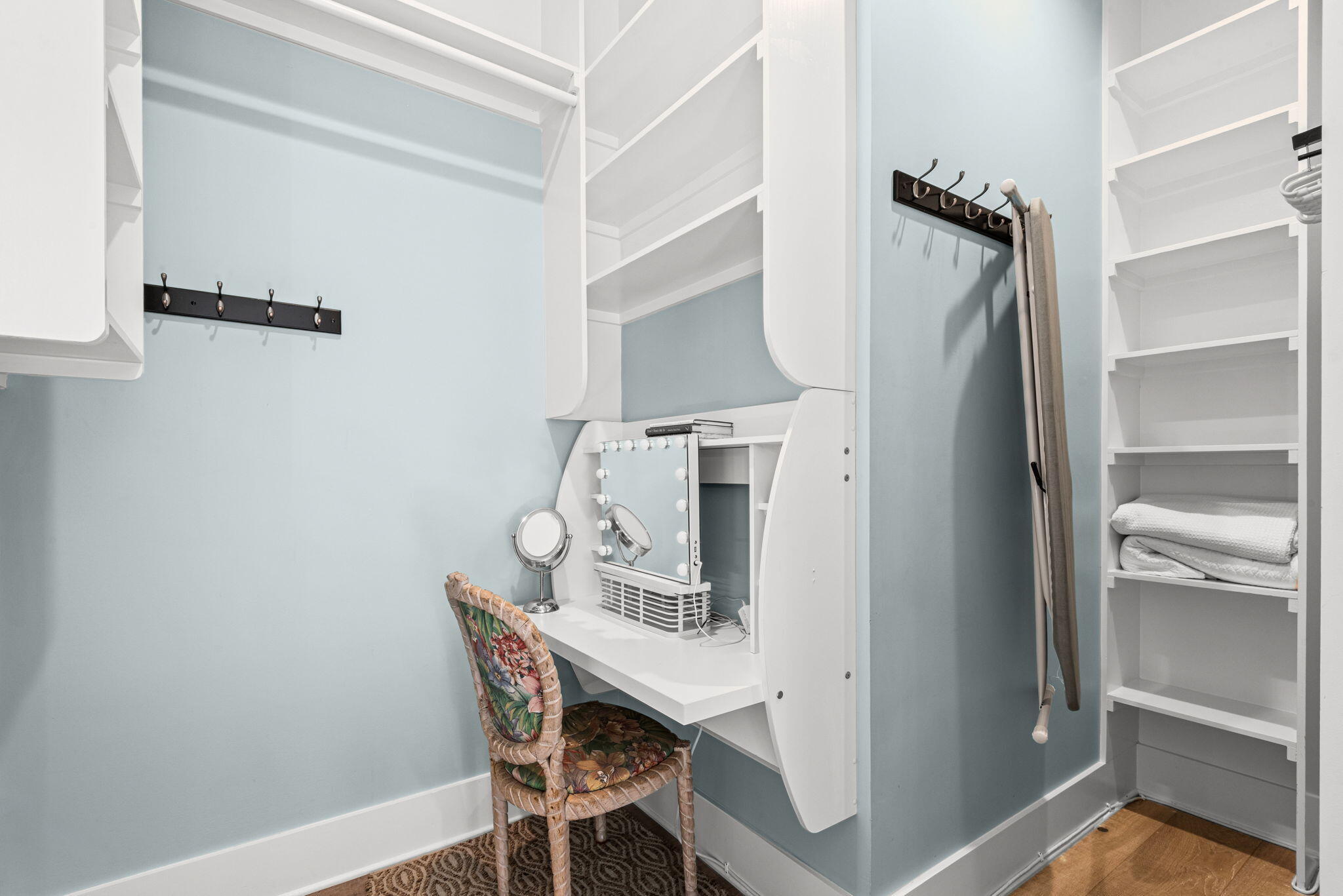 COTTAGES AT EASTERN LAKE - Residential