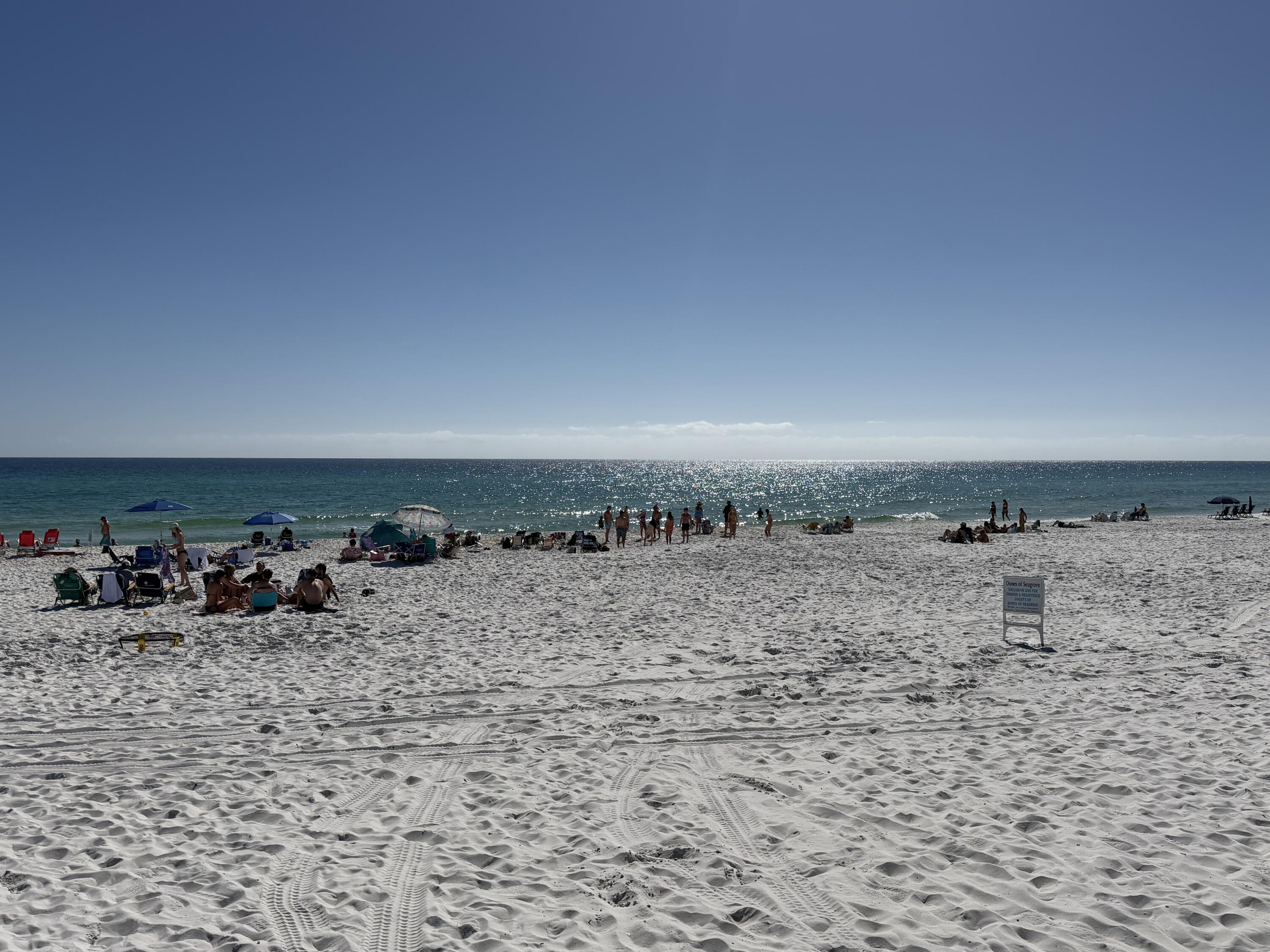 COTTAGES AT EASTERN LAKE - Residential