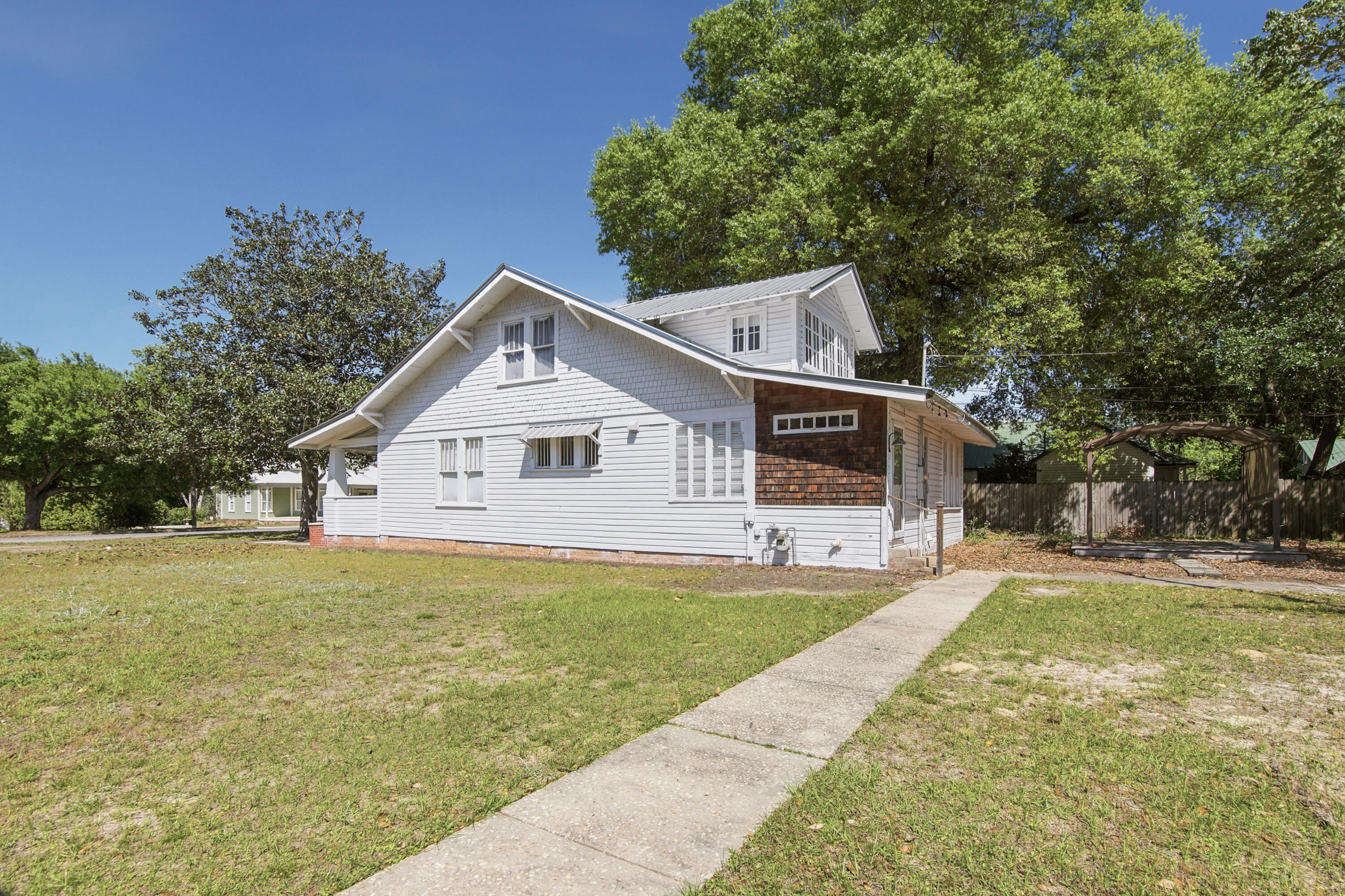 TOWN OF DEFUNIAK SPRINGS - Residential