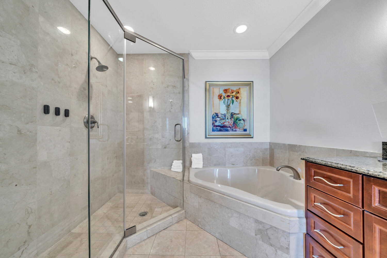 EMERALD GRANDE - Residential