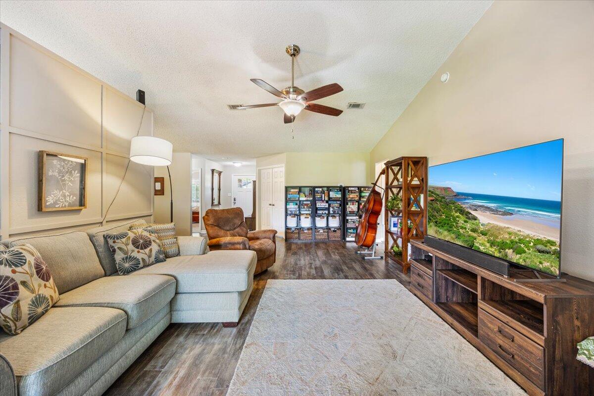 2832 Winners Circle Drive