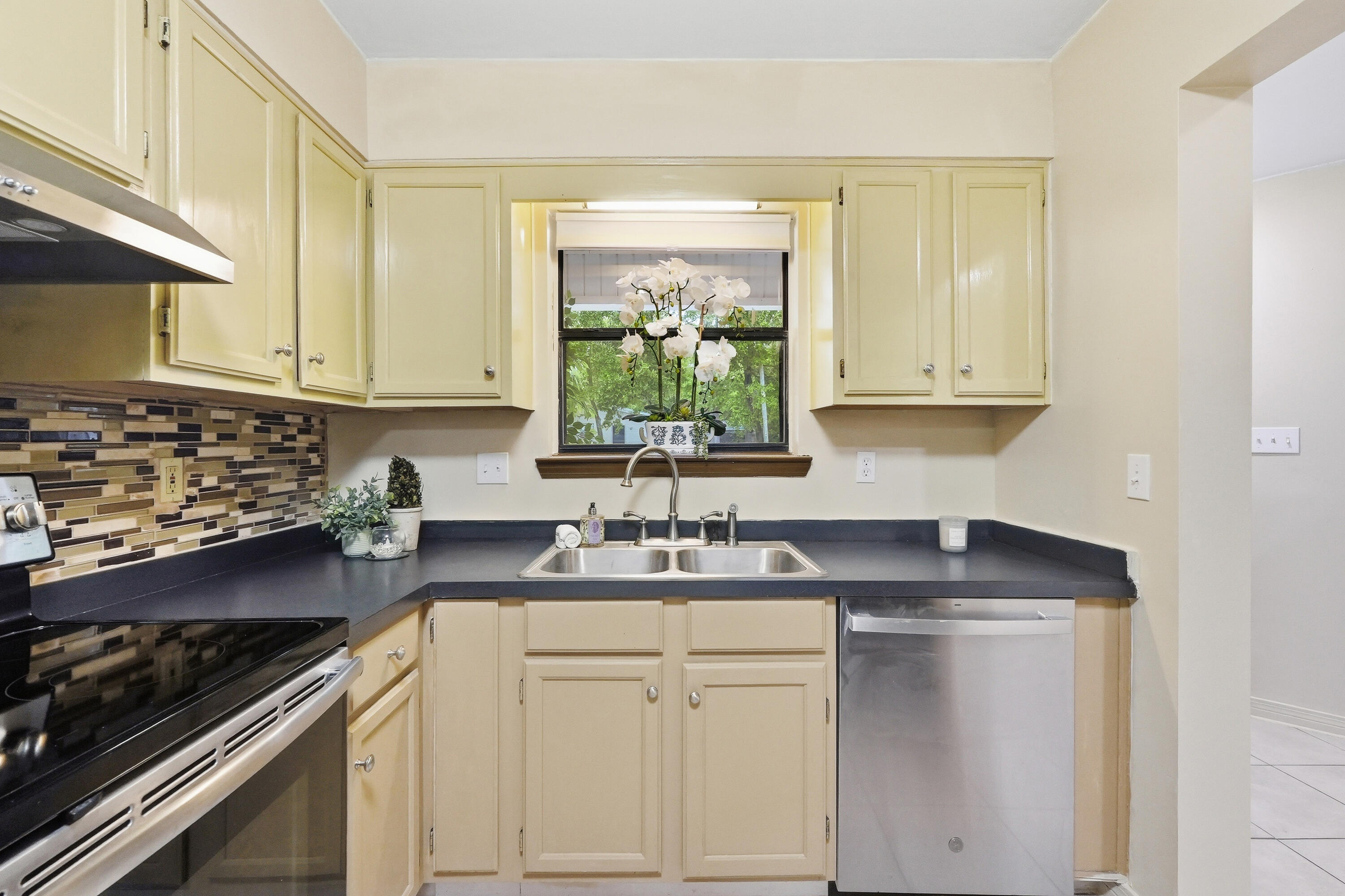 MONTAGE MANOR RE/PLAT LOT 46 - Residential
