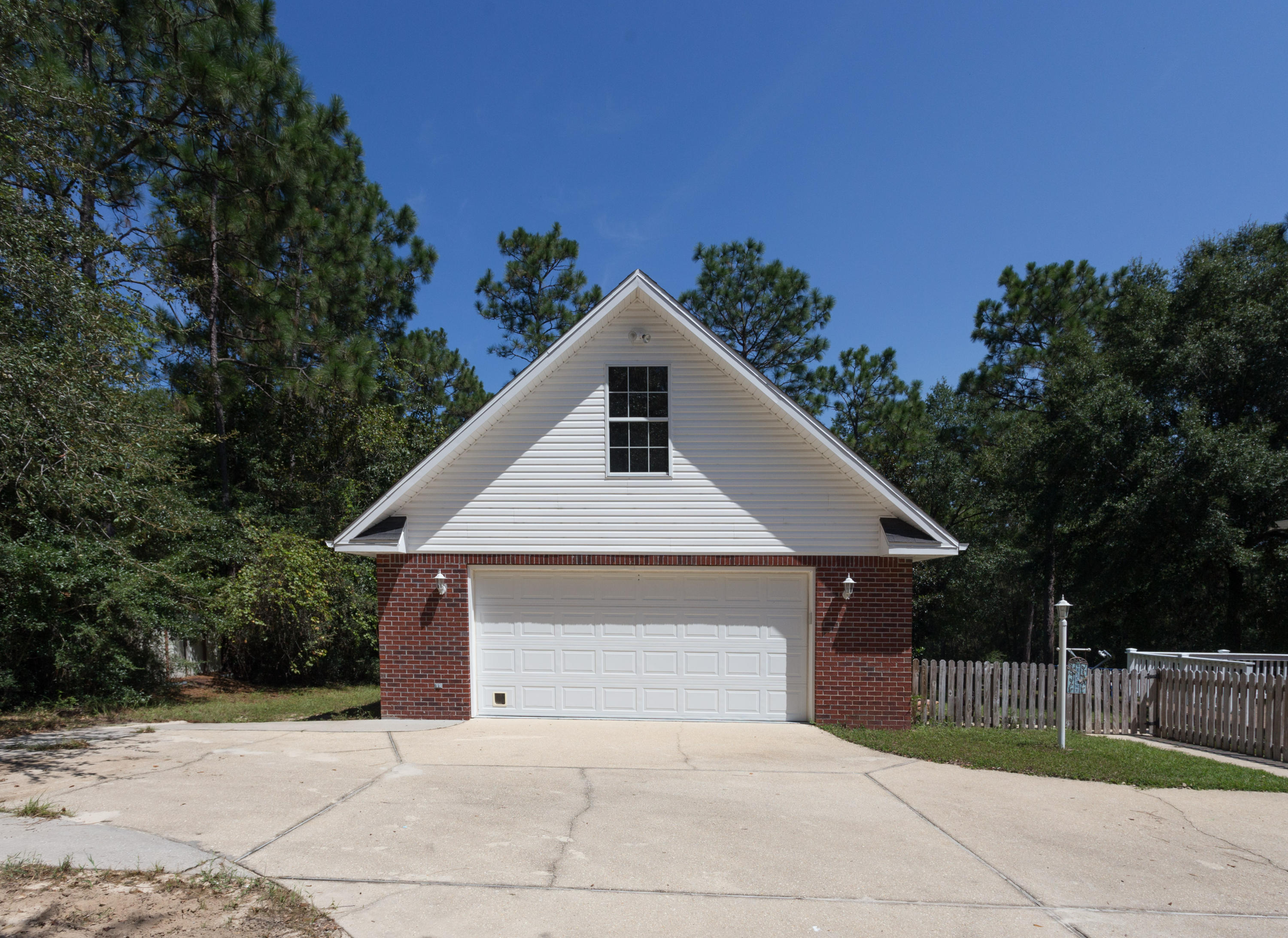 KENNEDY LAKE (UNRECORDED) - Residential