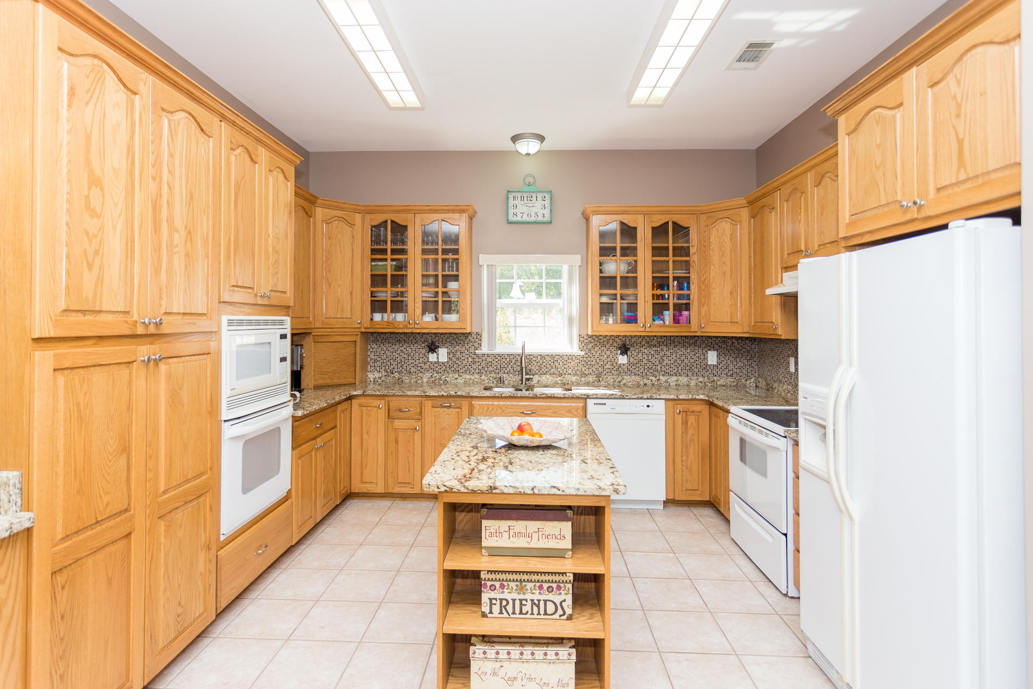 KENNEDY LAKE (UNRECORDED) - Residential