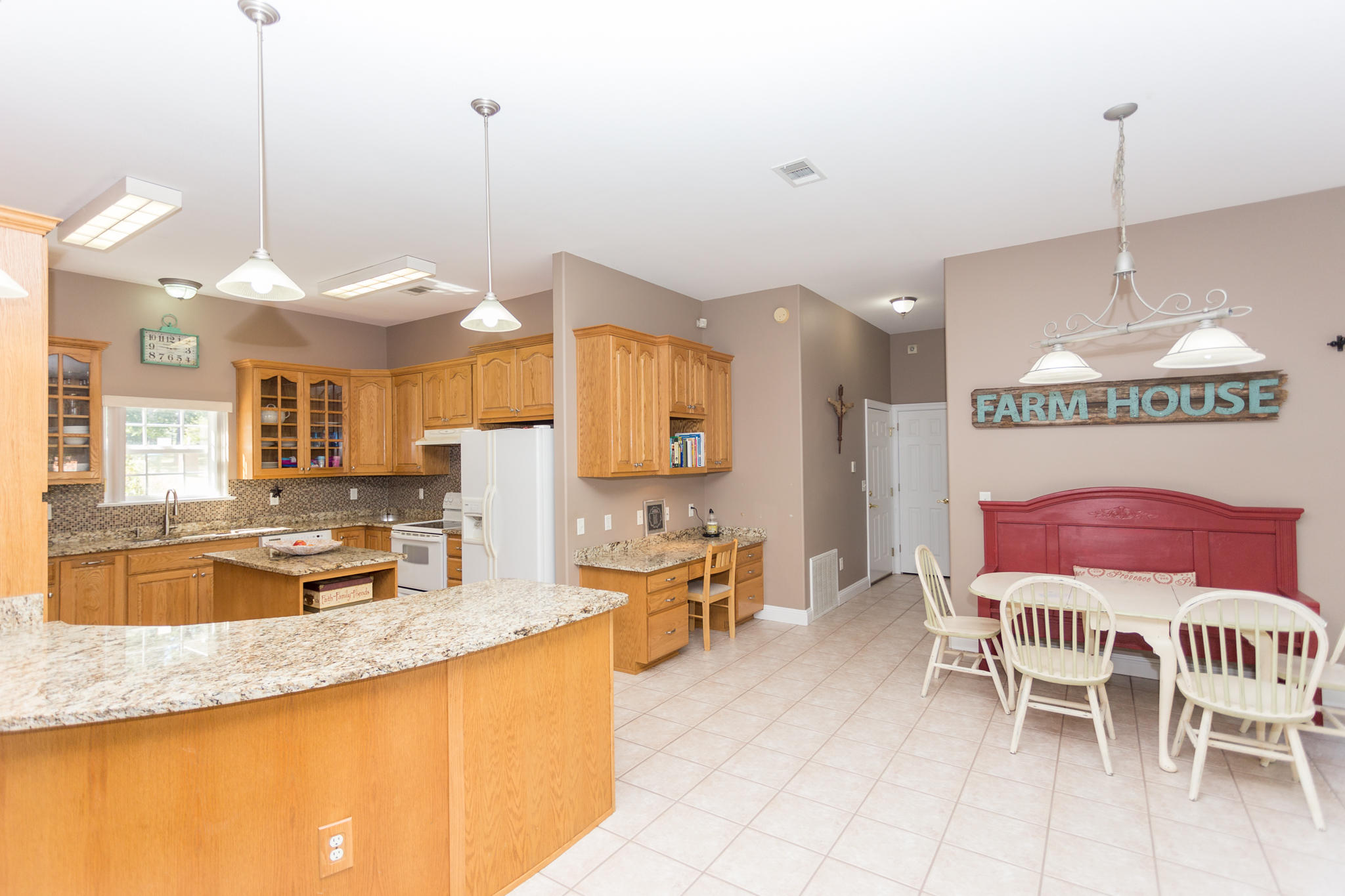 KENNEDY LAKE (UNRECORDED) - Residential