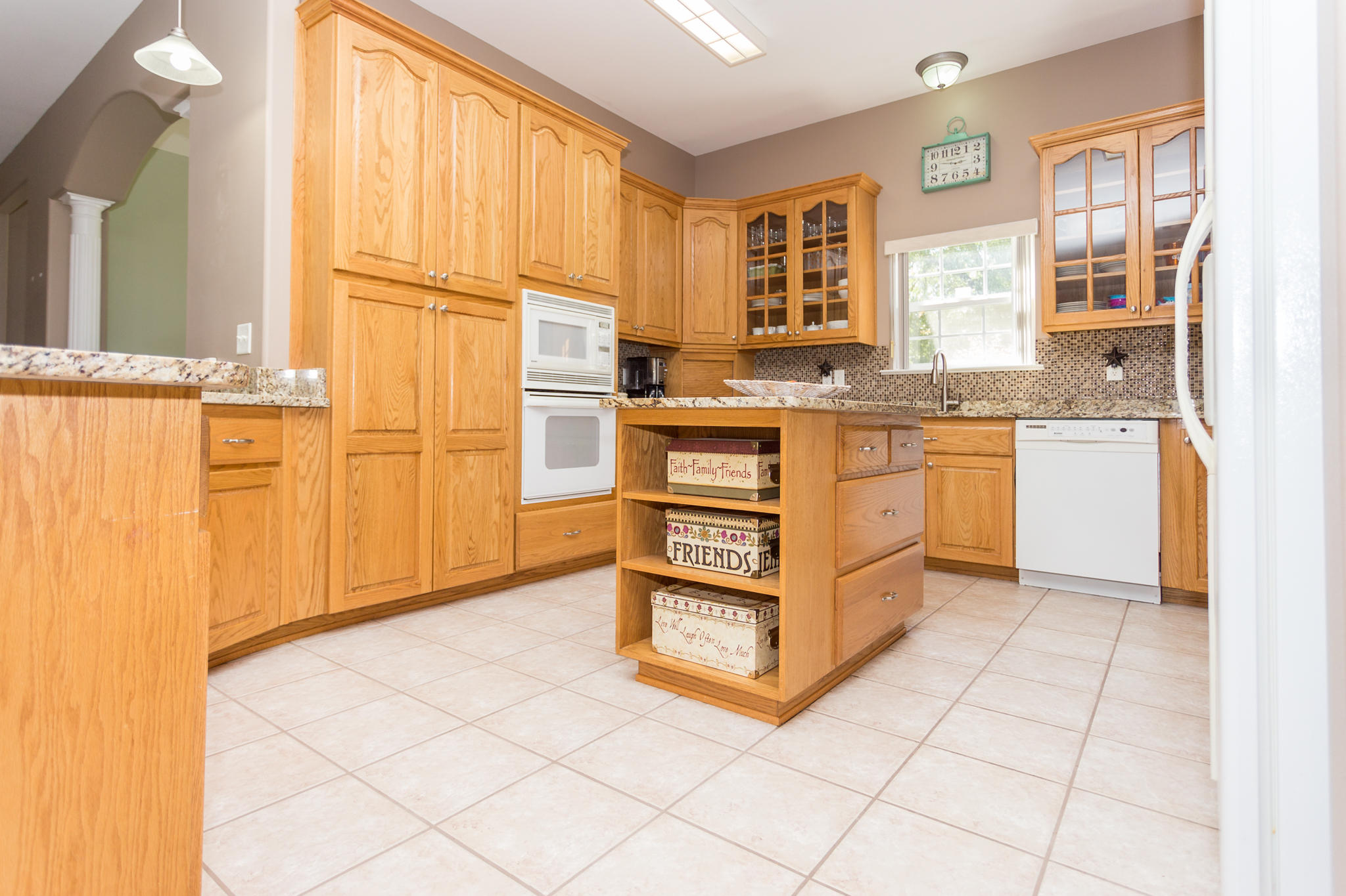 KENNEDY LAKE (UNRECORDED) - Residential