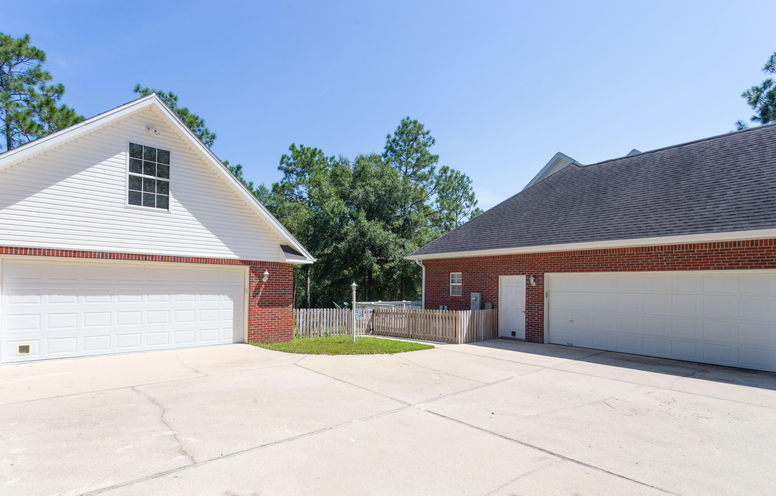 KENNEDY LAKE (UNRECORDED) - Residential