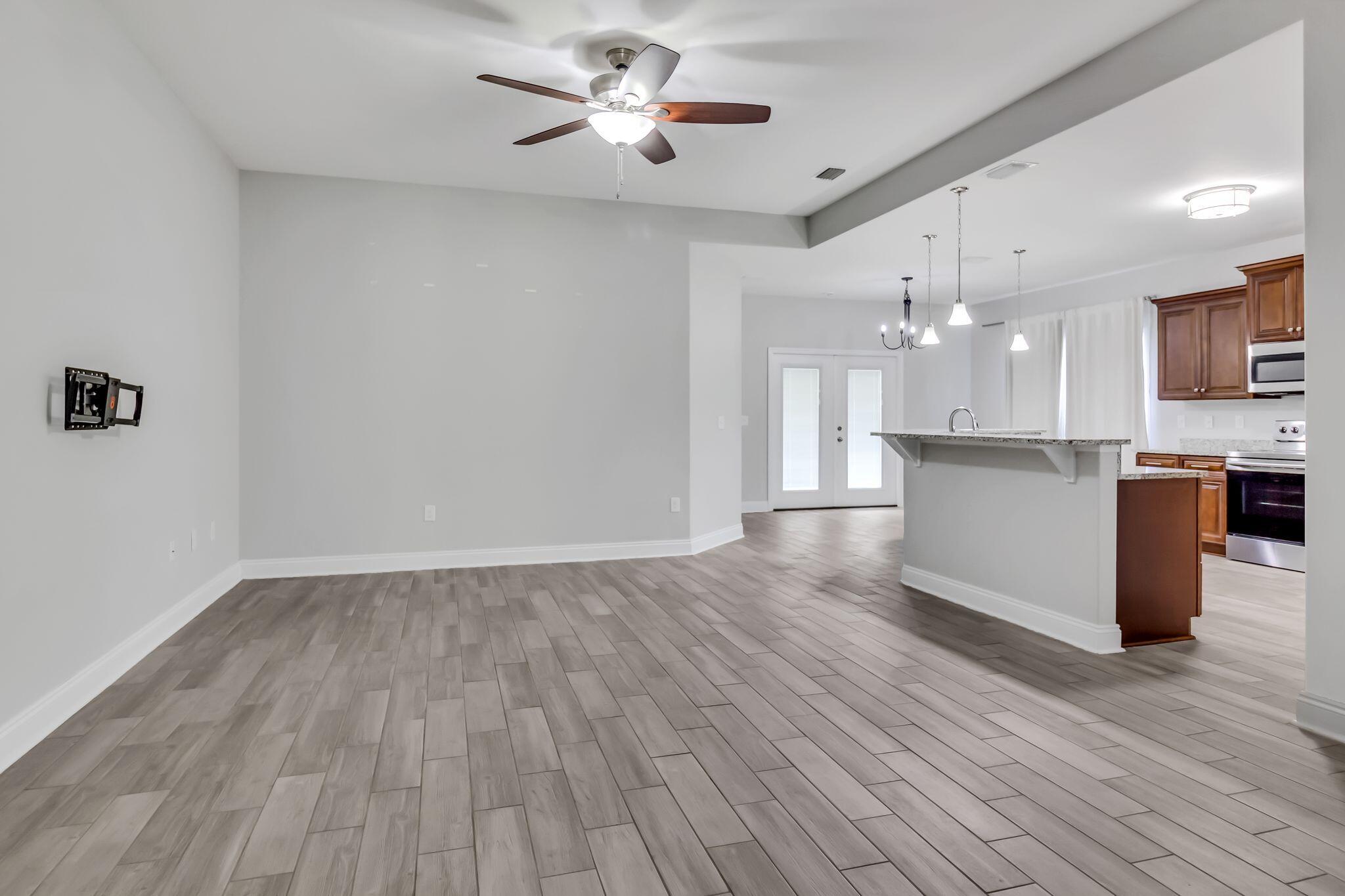 CRESCENT SHORES - Residential Lease