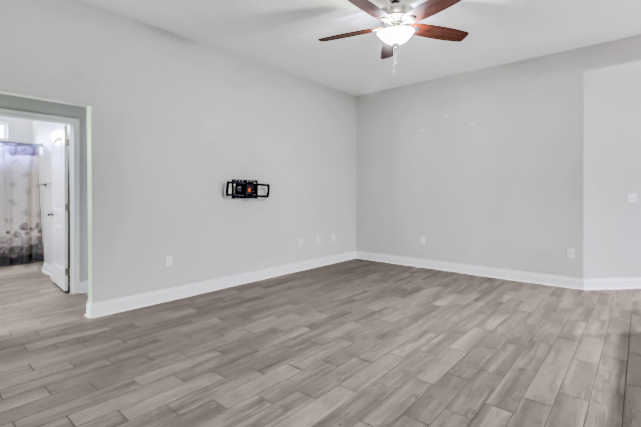 CRESCENT SHORES - Residential Lease