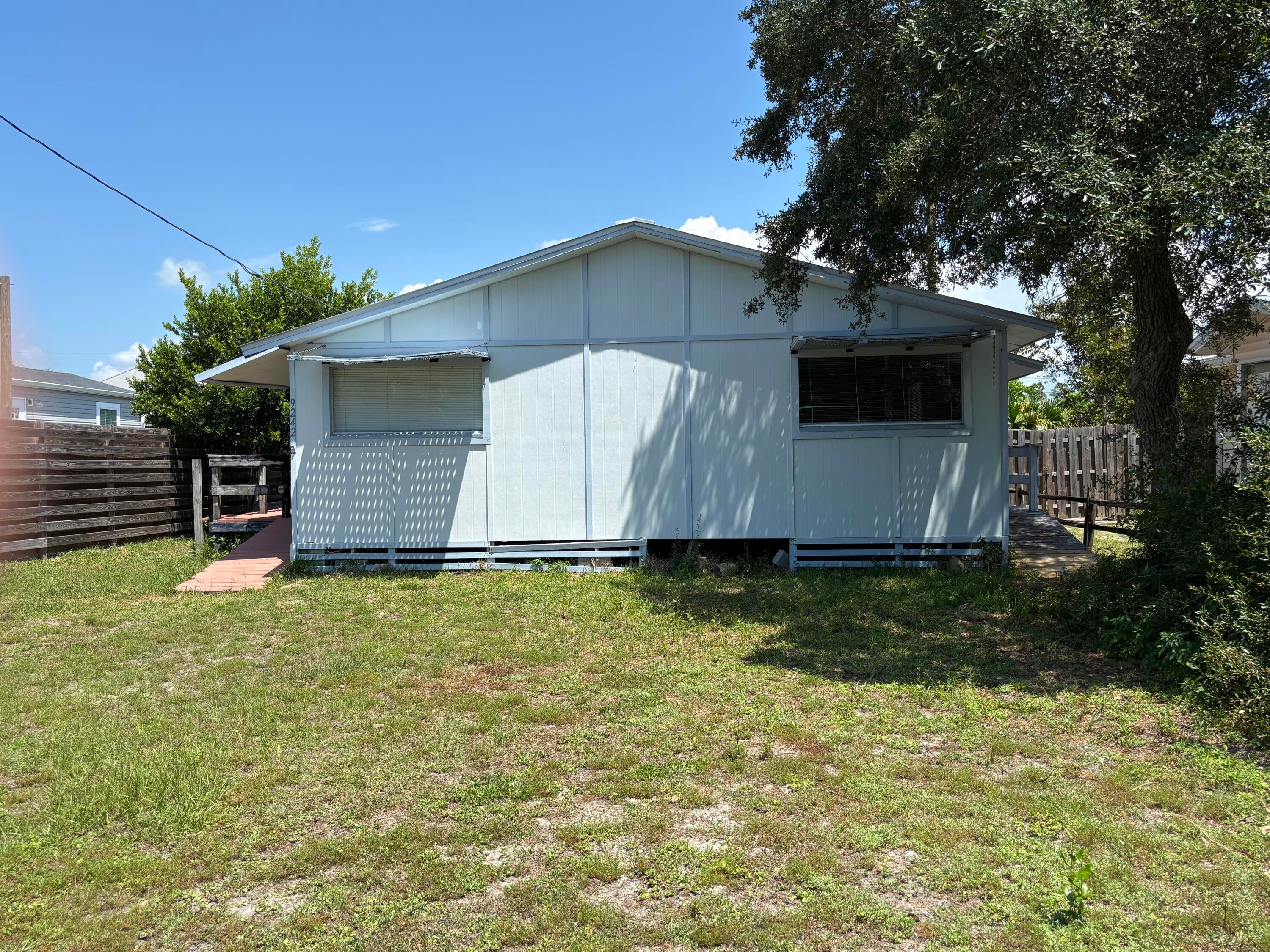 9242 Cockles Avenue