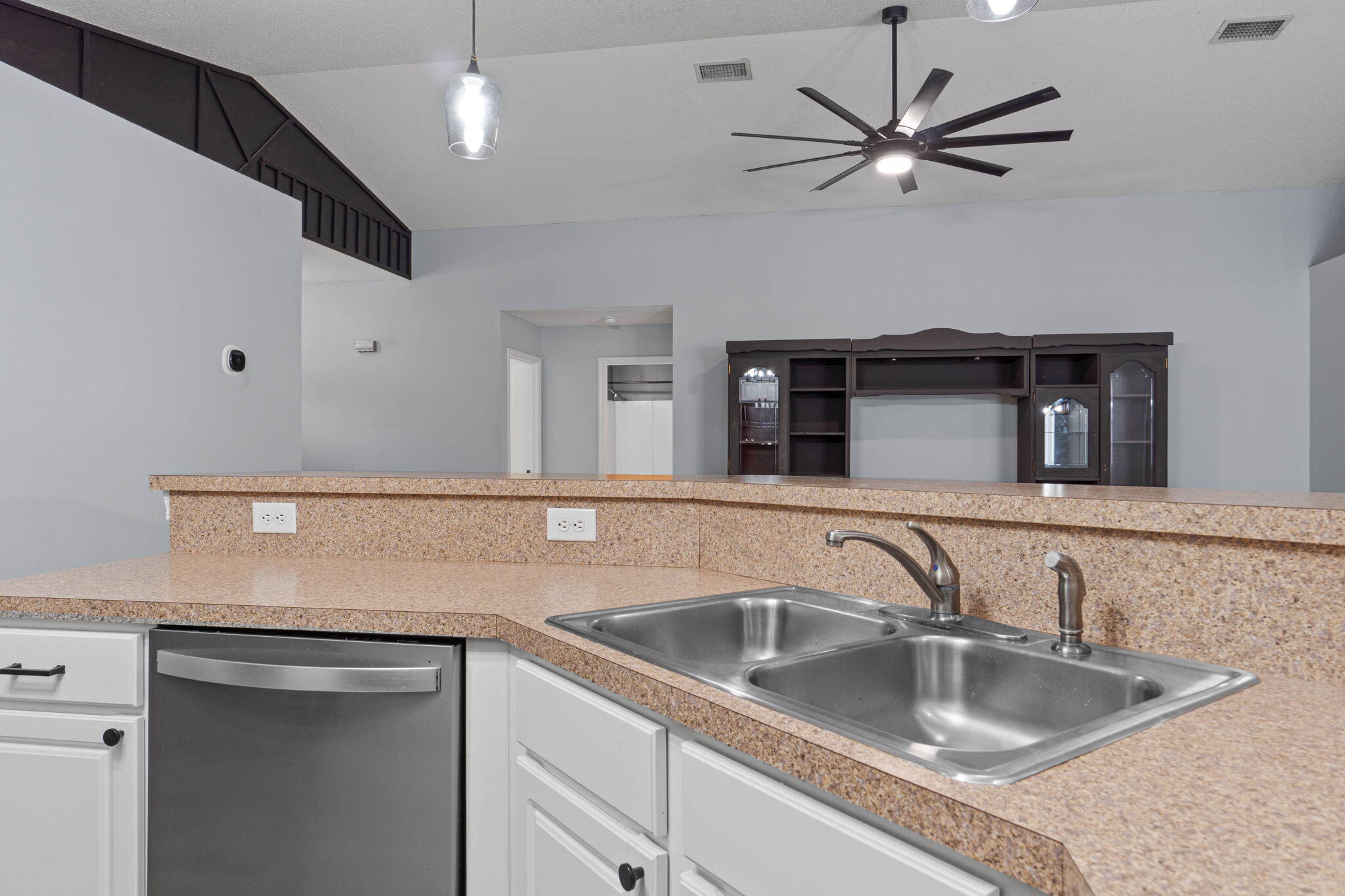 HIDDEN SHORES - Residential