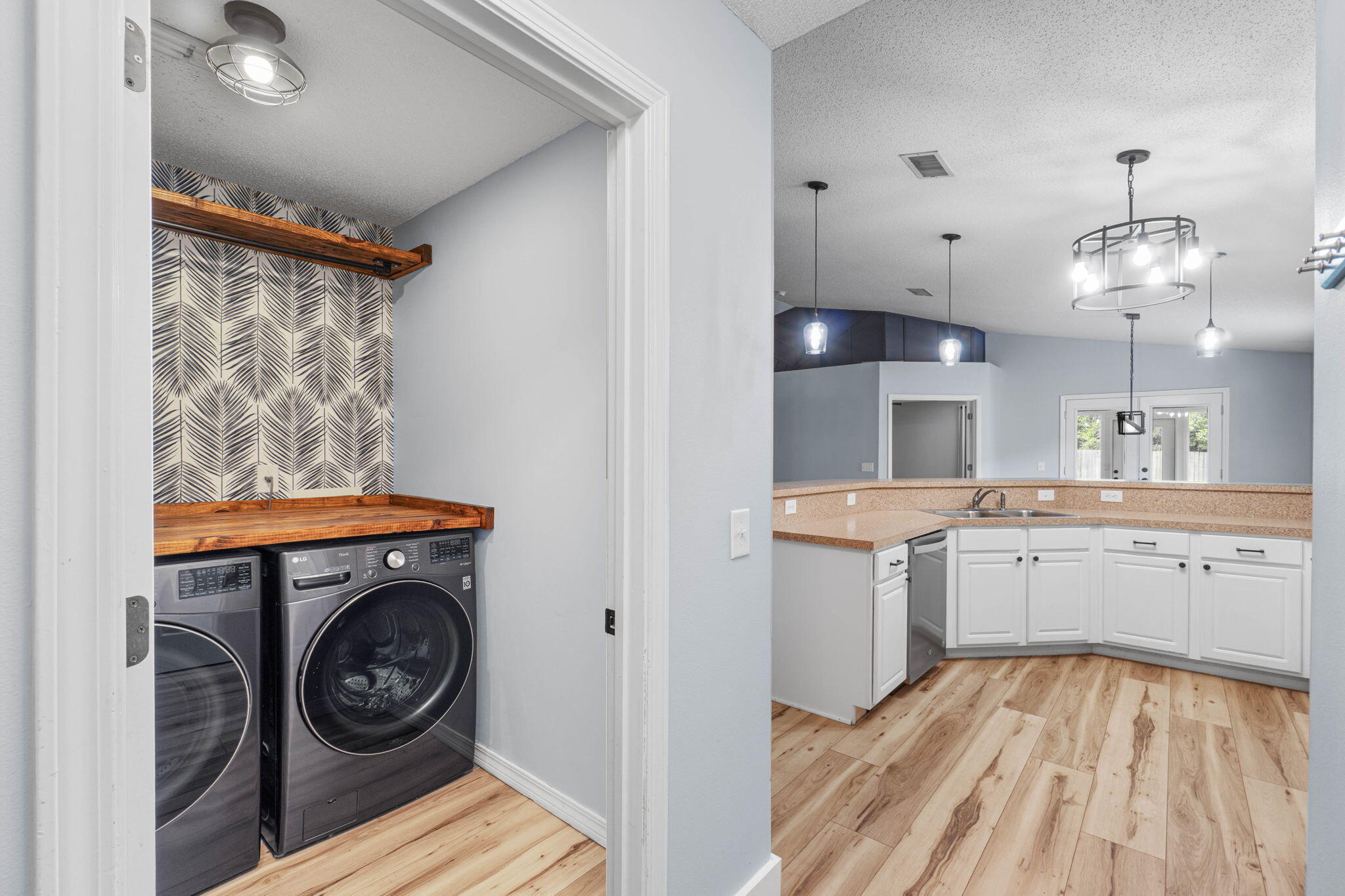 HIDDEN SHORES - Residential