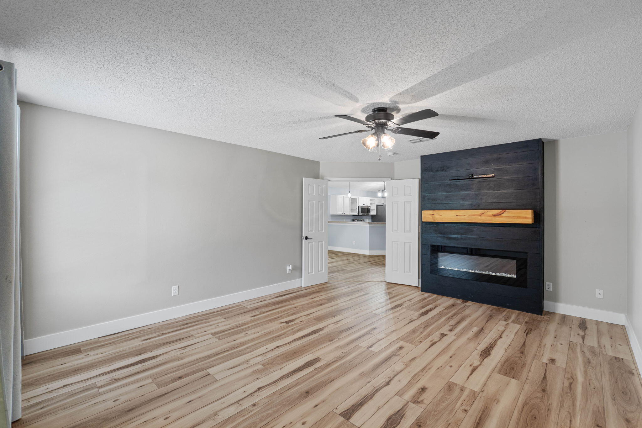 HIDDEN SHORES - Residential