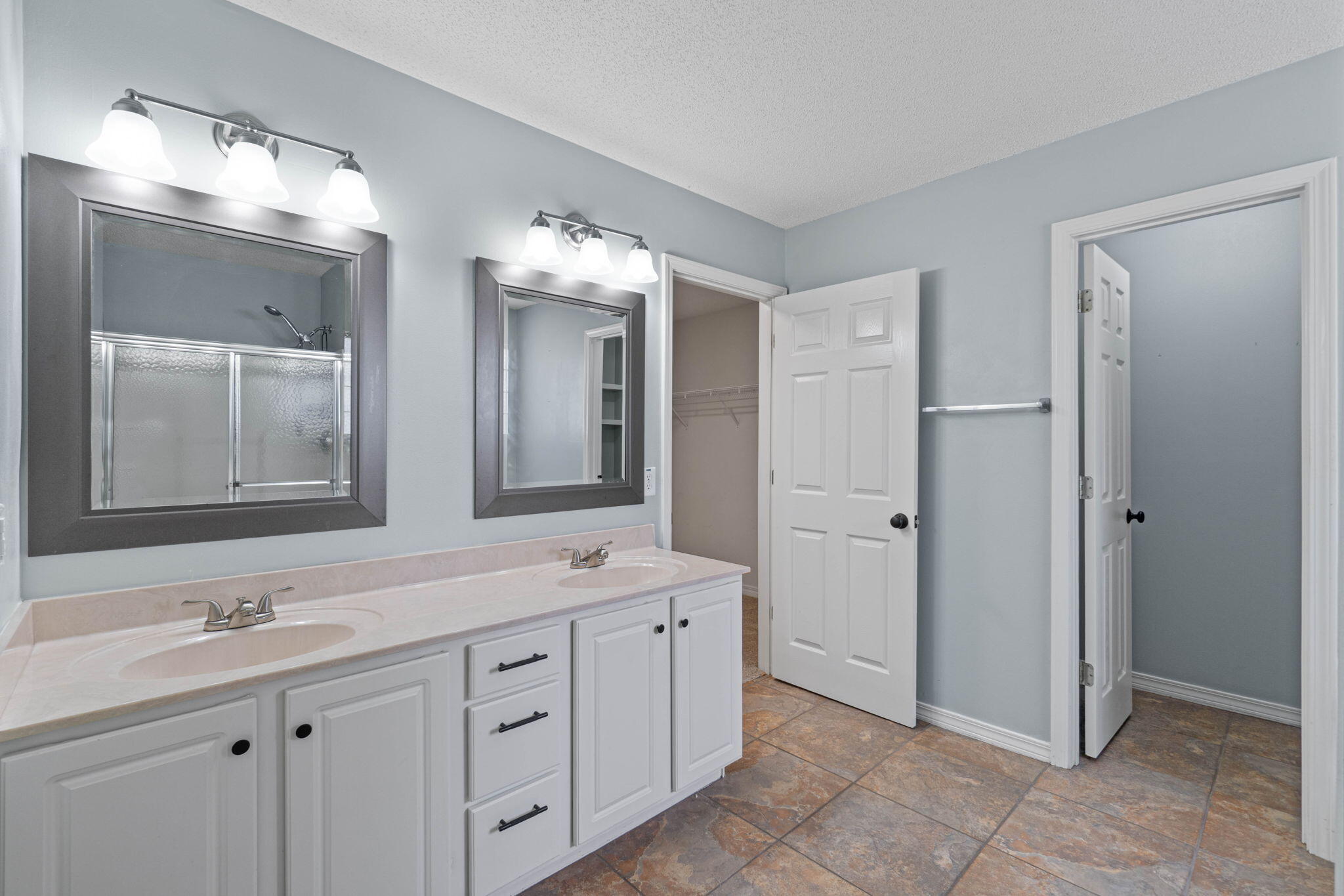 HIDDEN SHORES - Residential