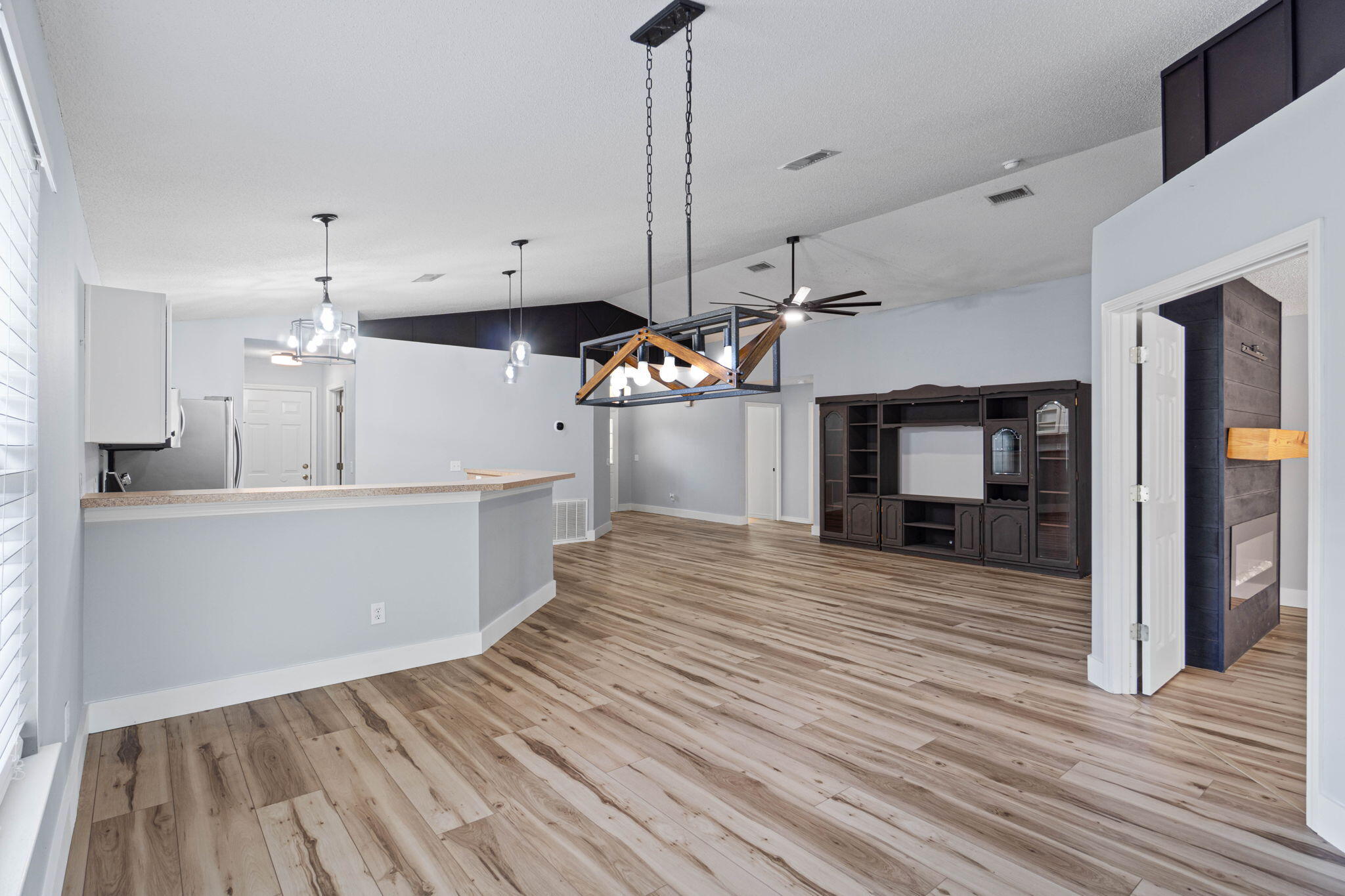 HIDDEN SHORES - Residential