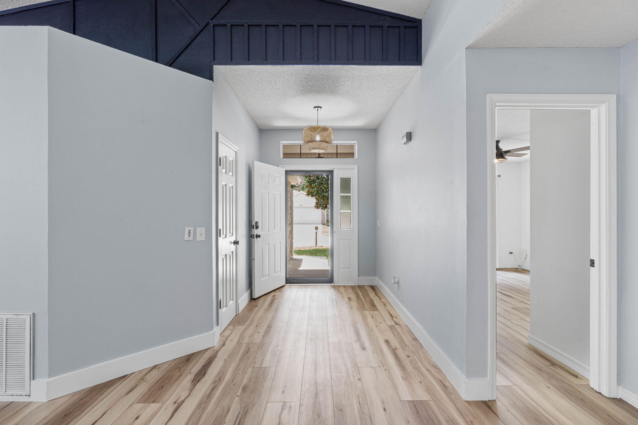 HIDDEN SHORES - Residential