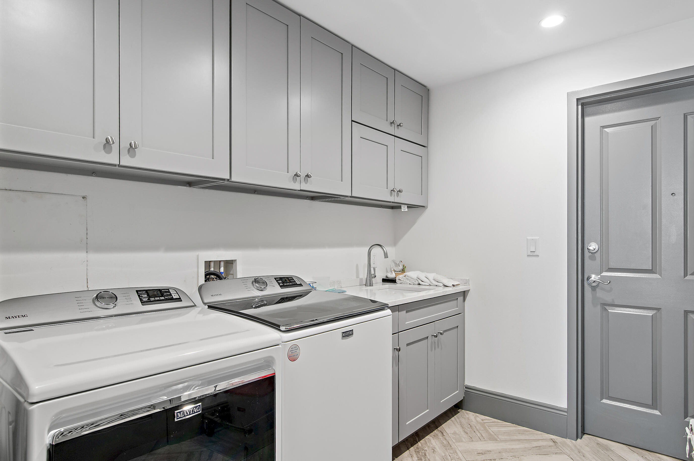 ONE WATER PLACE AT KELLY PLANTATION - Residential