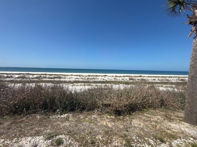 NO RECORDED SUBDIVISION - Land