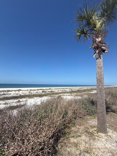 NO RECORDED SUBDIVISION - Land