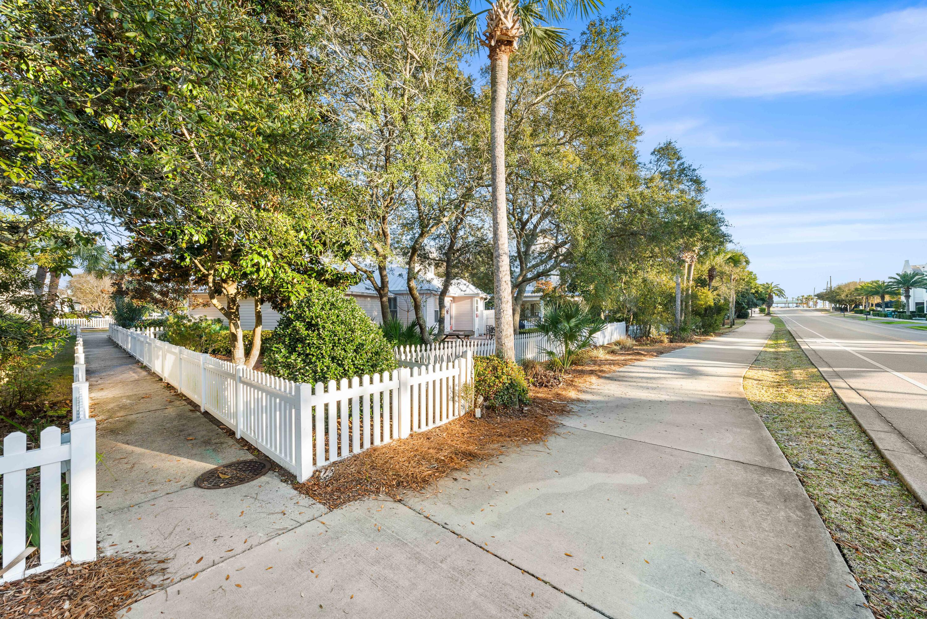 CRYSTAL BEACH COTTAGES - Residential