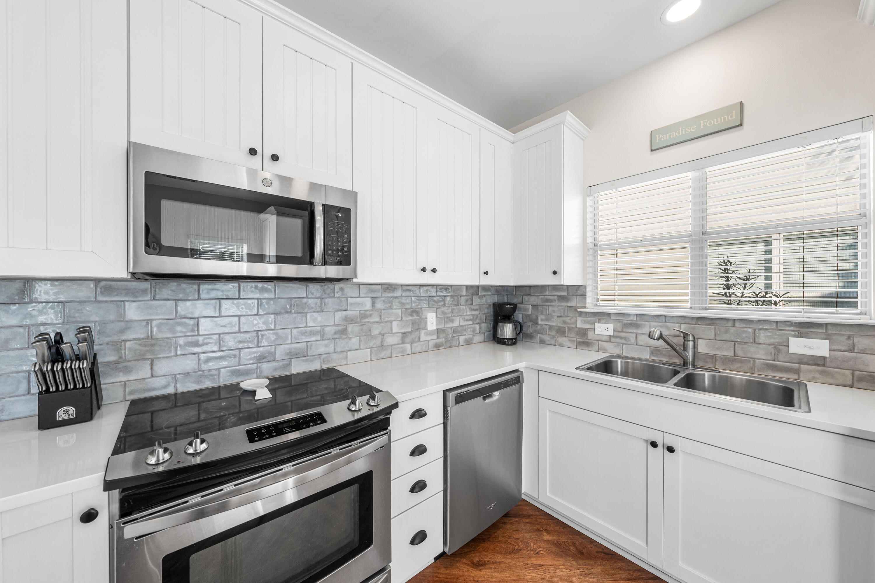 CRYSTAL BEACH COTTAGES - Residential